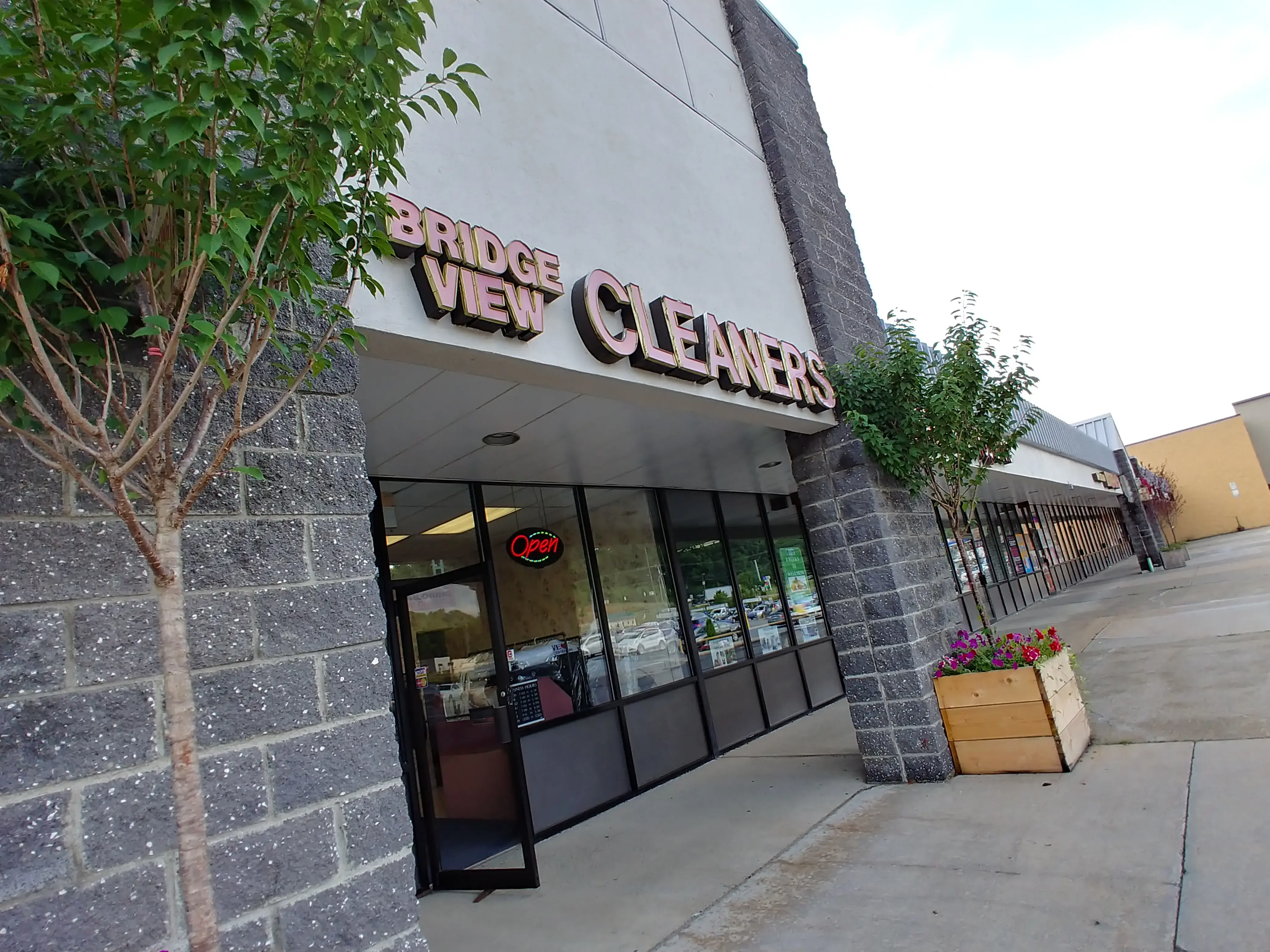 Bridgeview Cleaners - Image 3