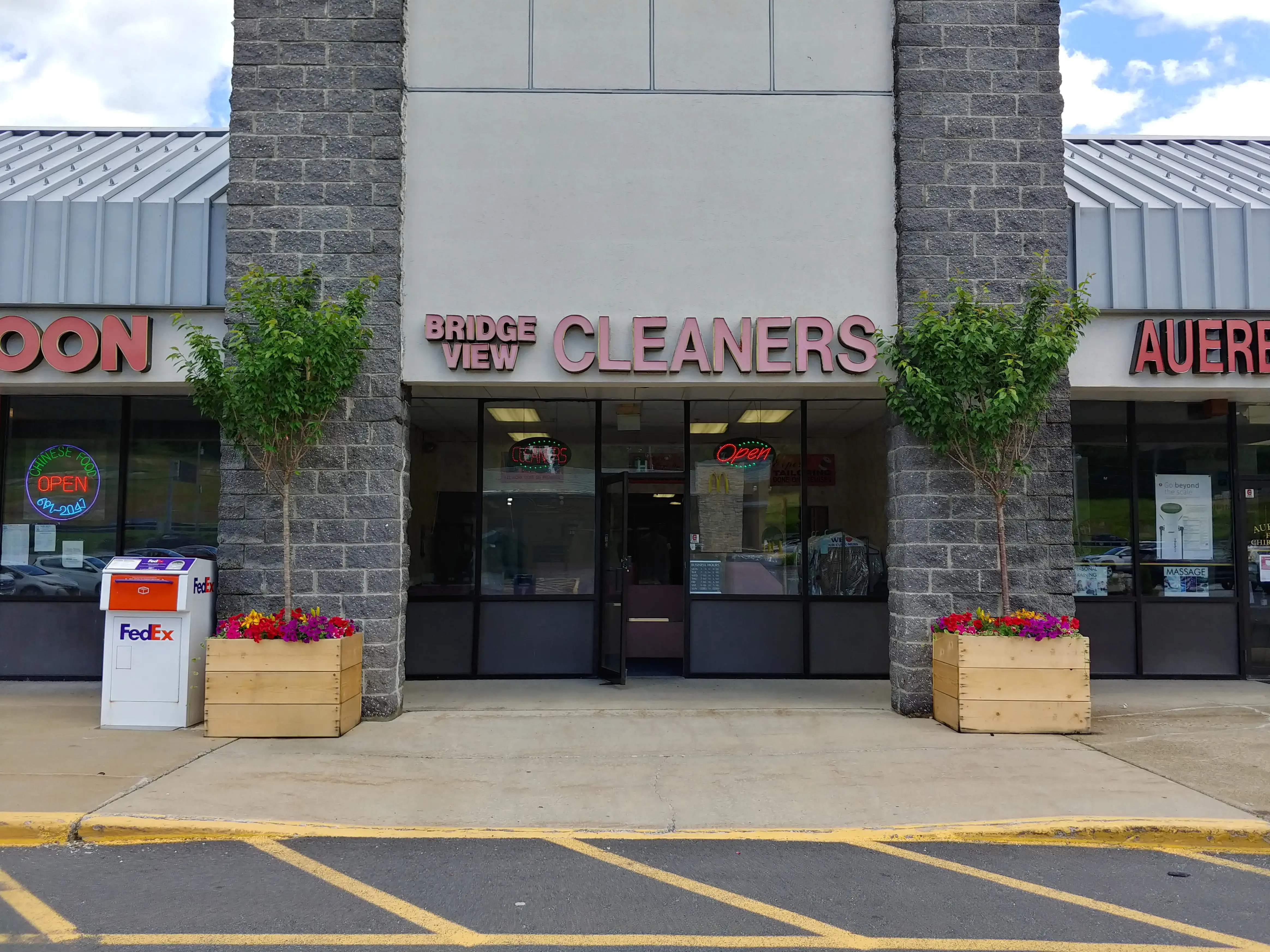 Bridgeview Cleaners thumbnail 11