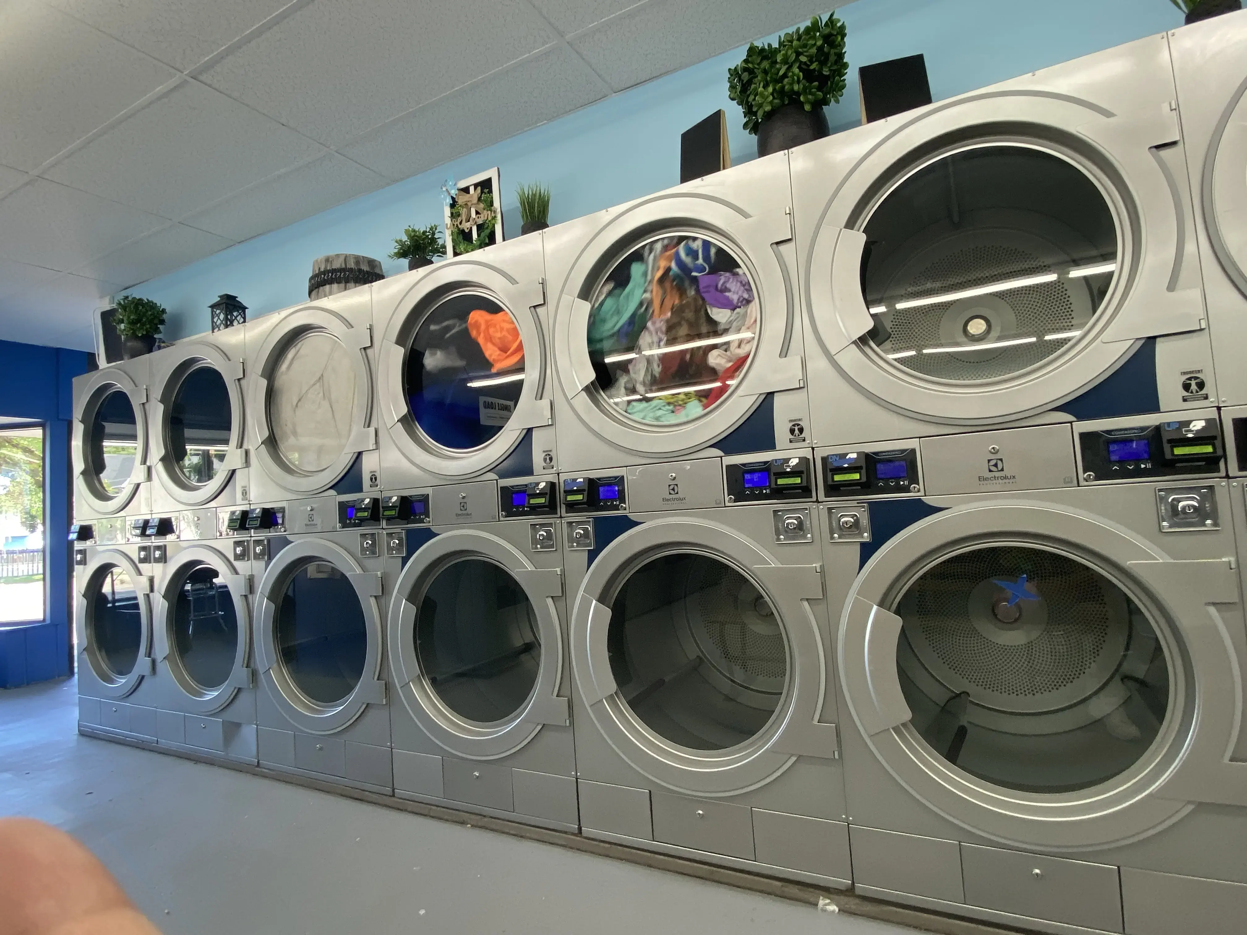 Bright Bubble Laundromat - Image 3