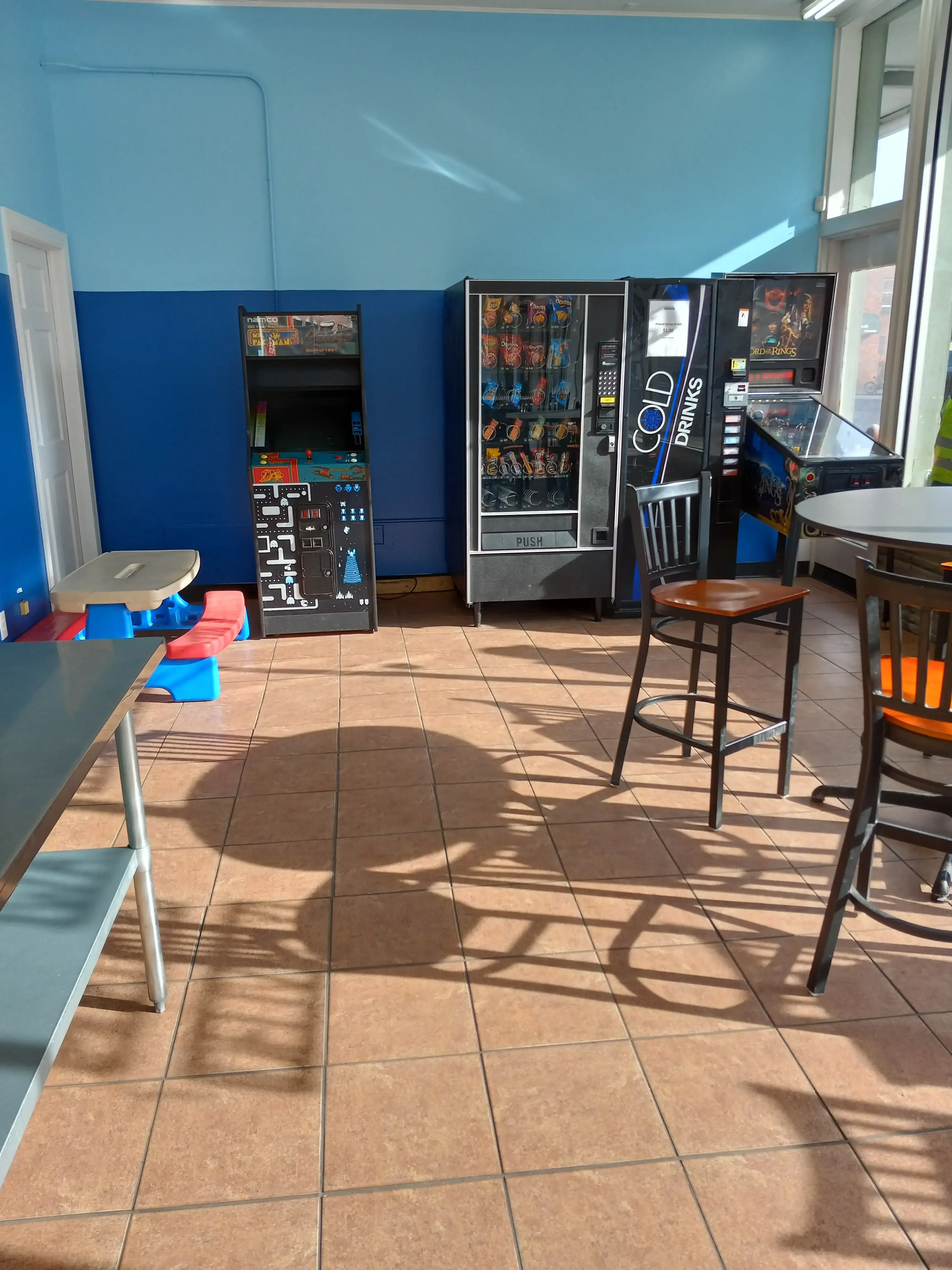 Bright Bubble Laundromat thumbnail 5