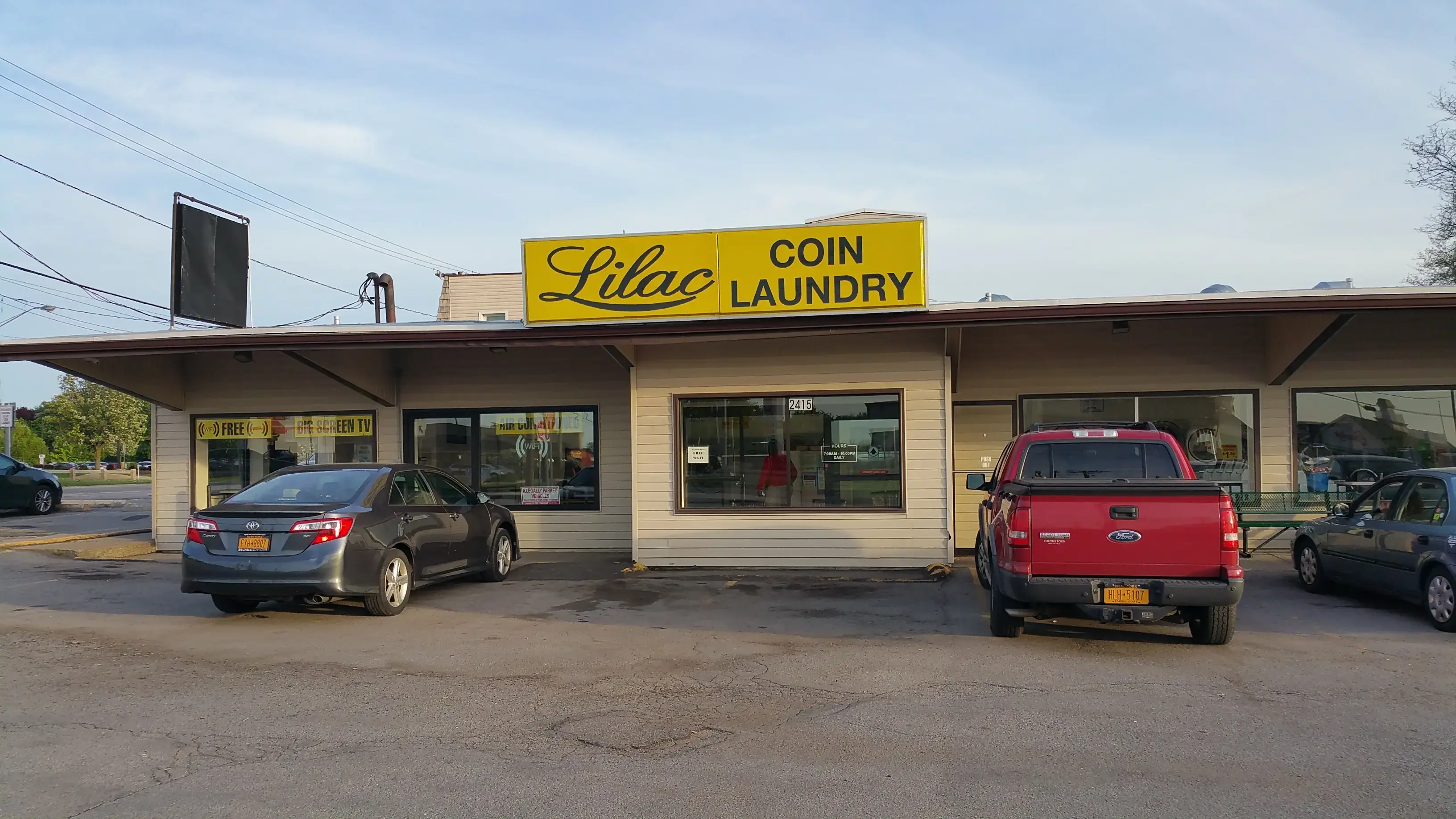 Bright Bubble Laundromat thumbnail 3