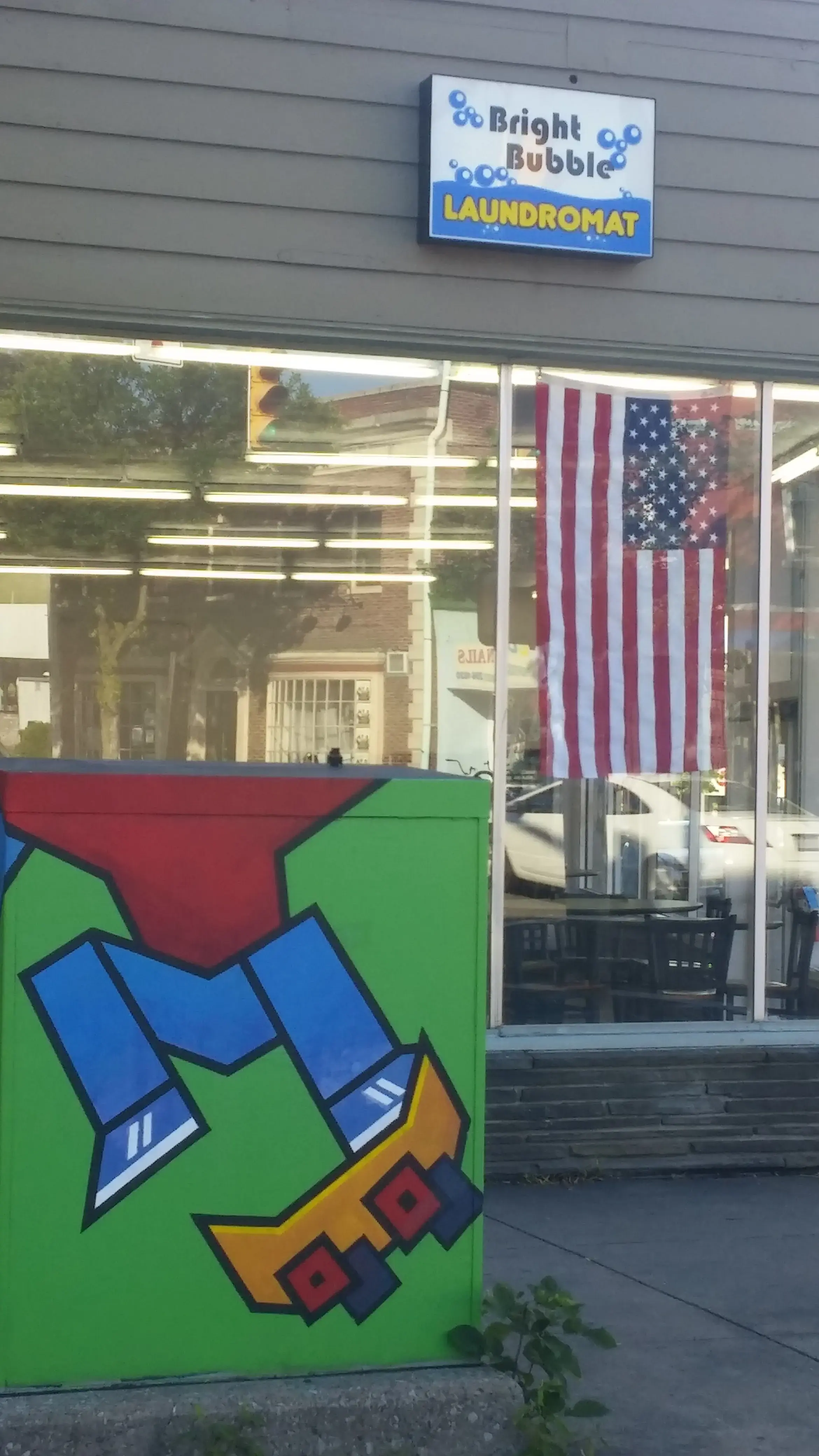 Bright Bubble Laundromat thumbnail 10
