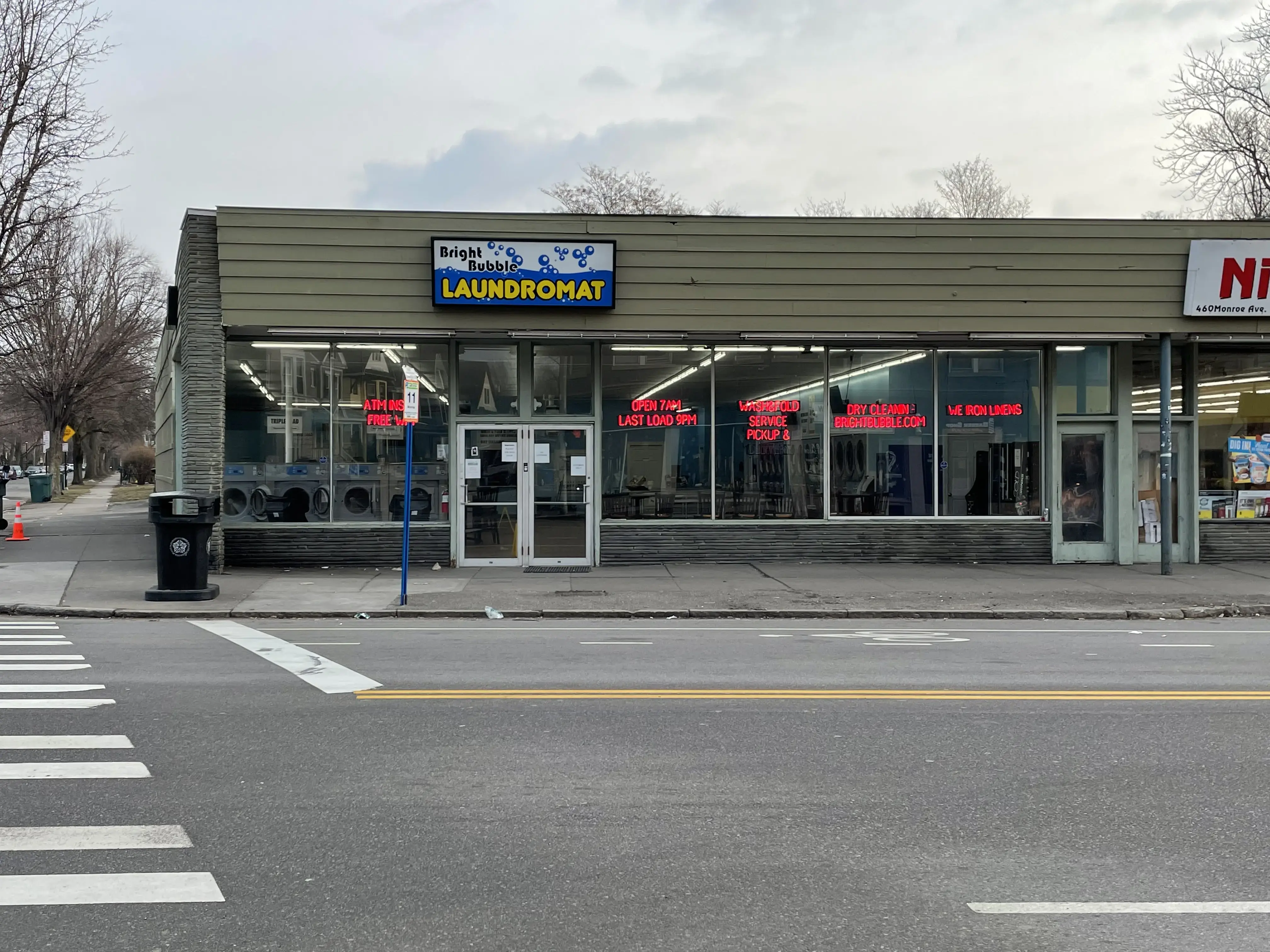 Bright Bubble Laundromat thumbnail 2