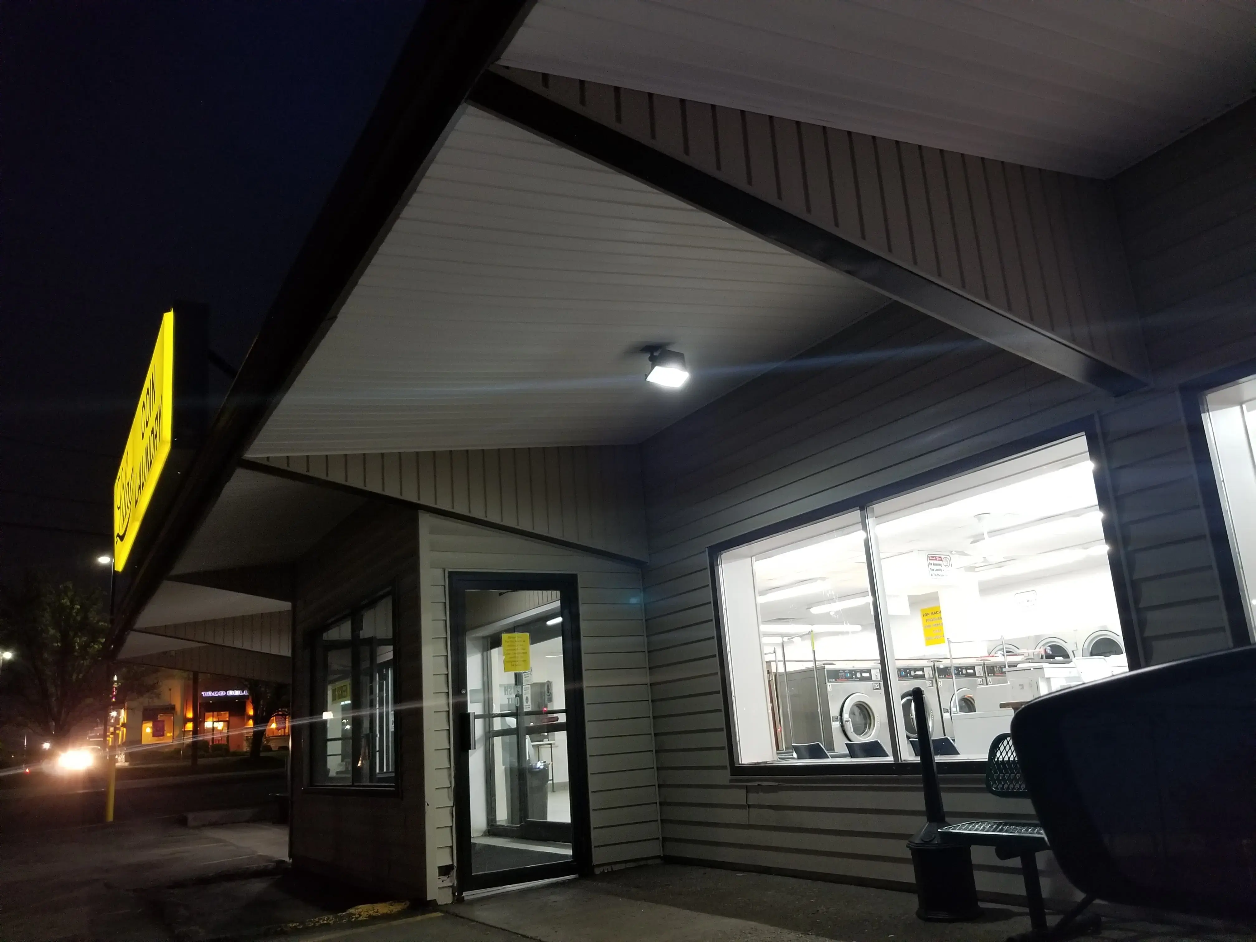 Bright Bubble Laundromat - Image 4