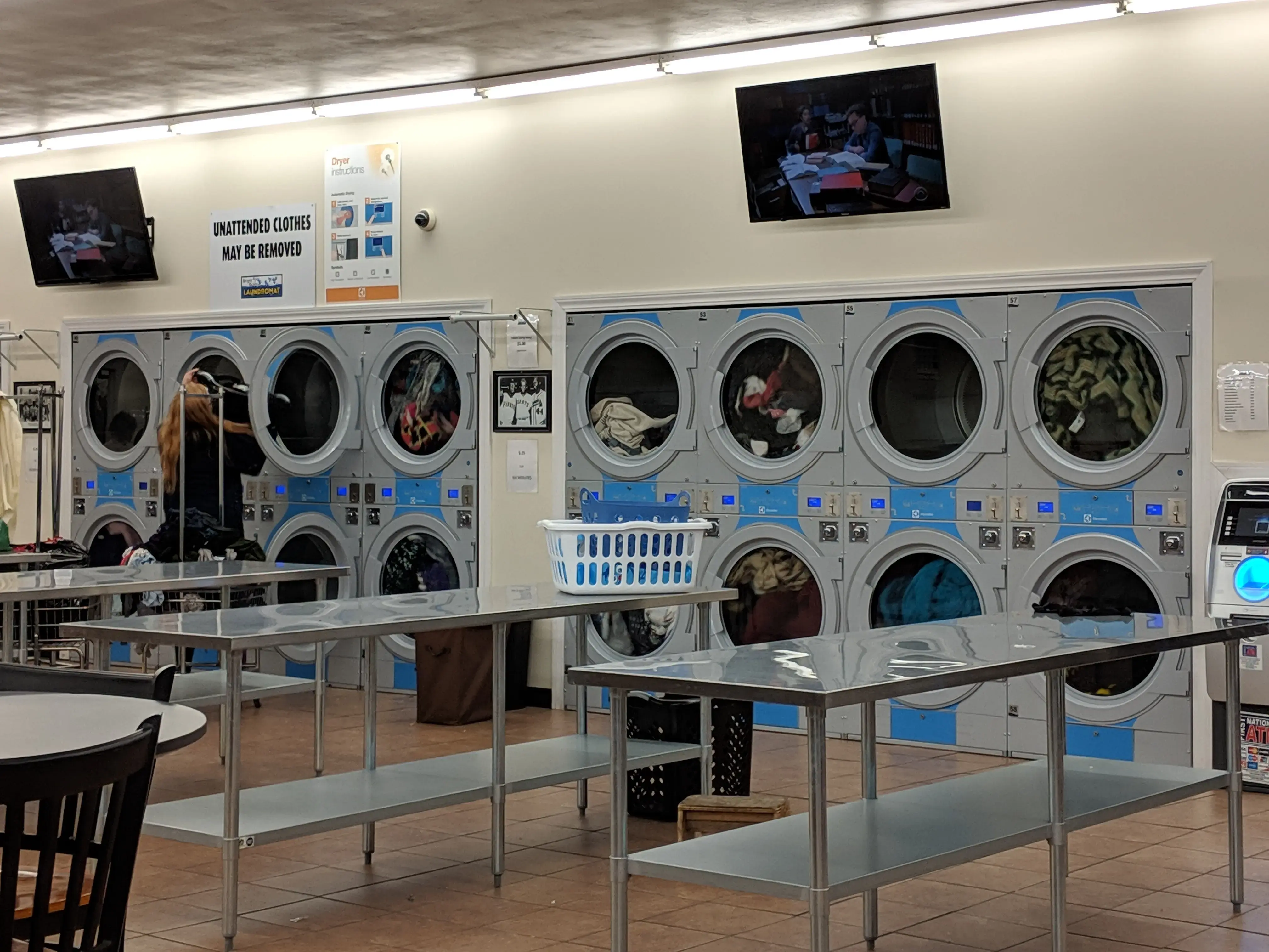 Bright Bubble Laundromat - Image 16