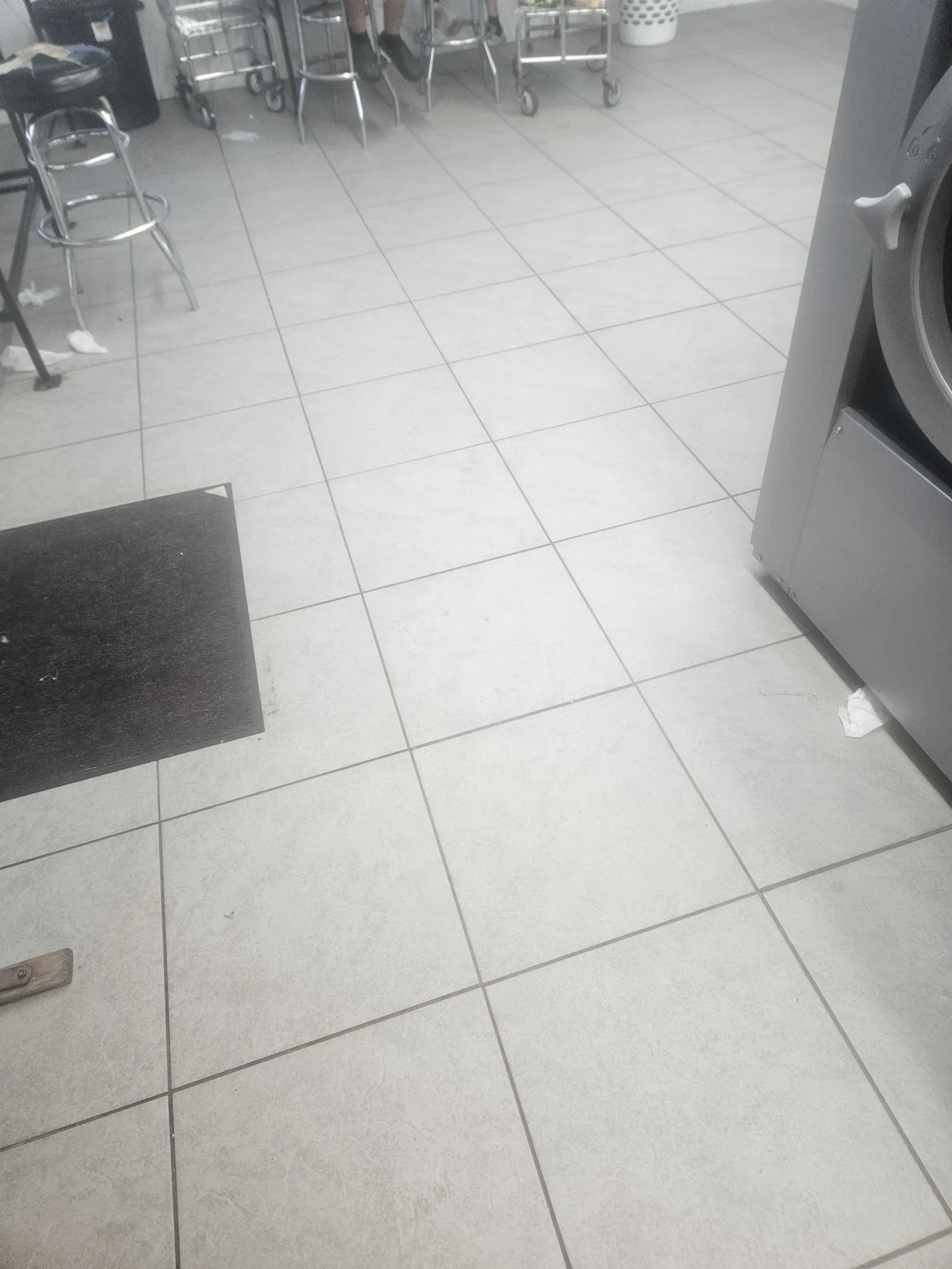 Bright Bubble Laundromat - Image 8