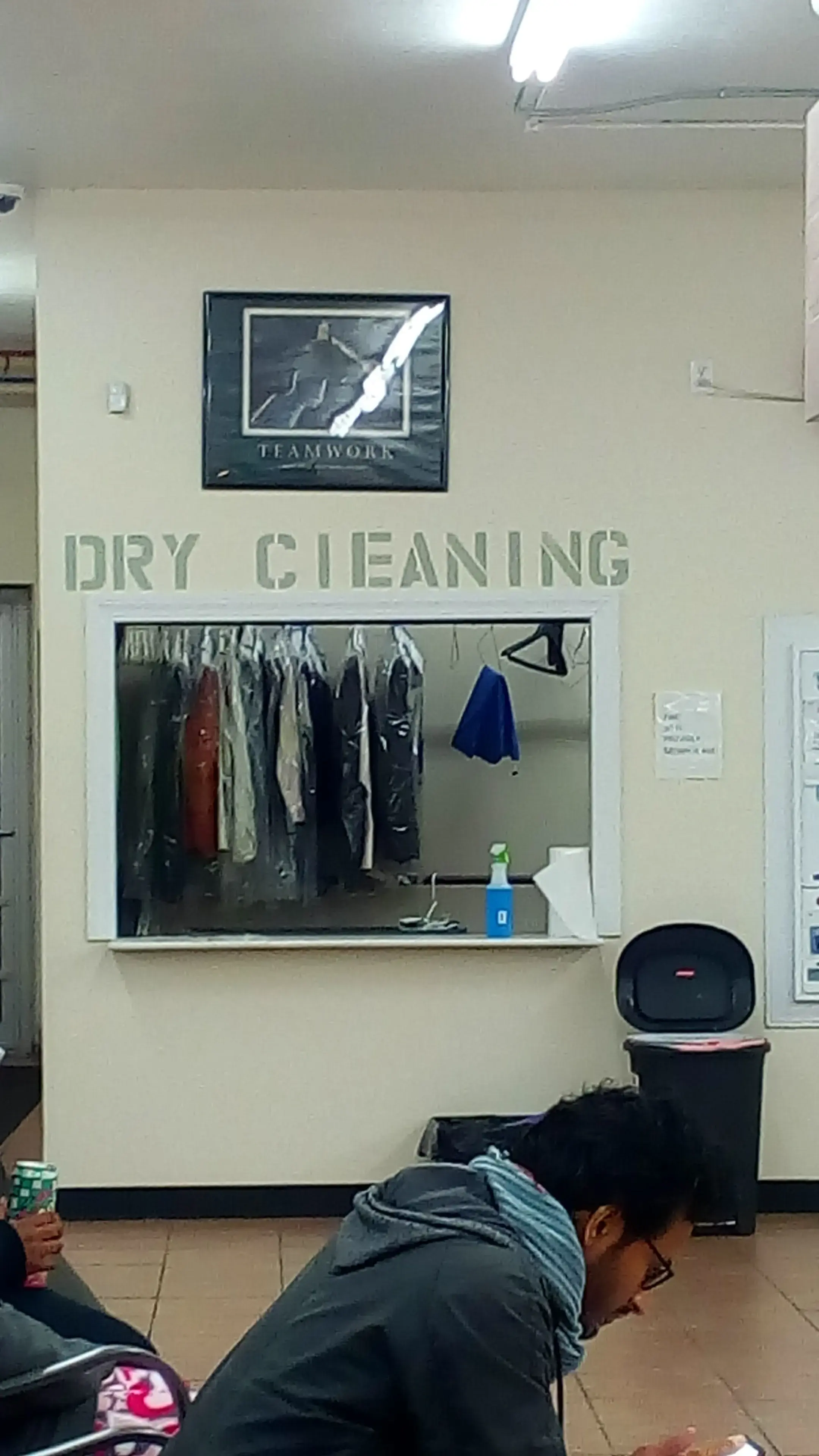 Bright Bubble Laundromat thumbnail 14