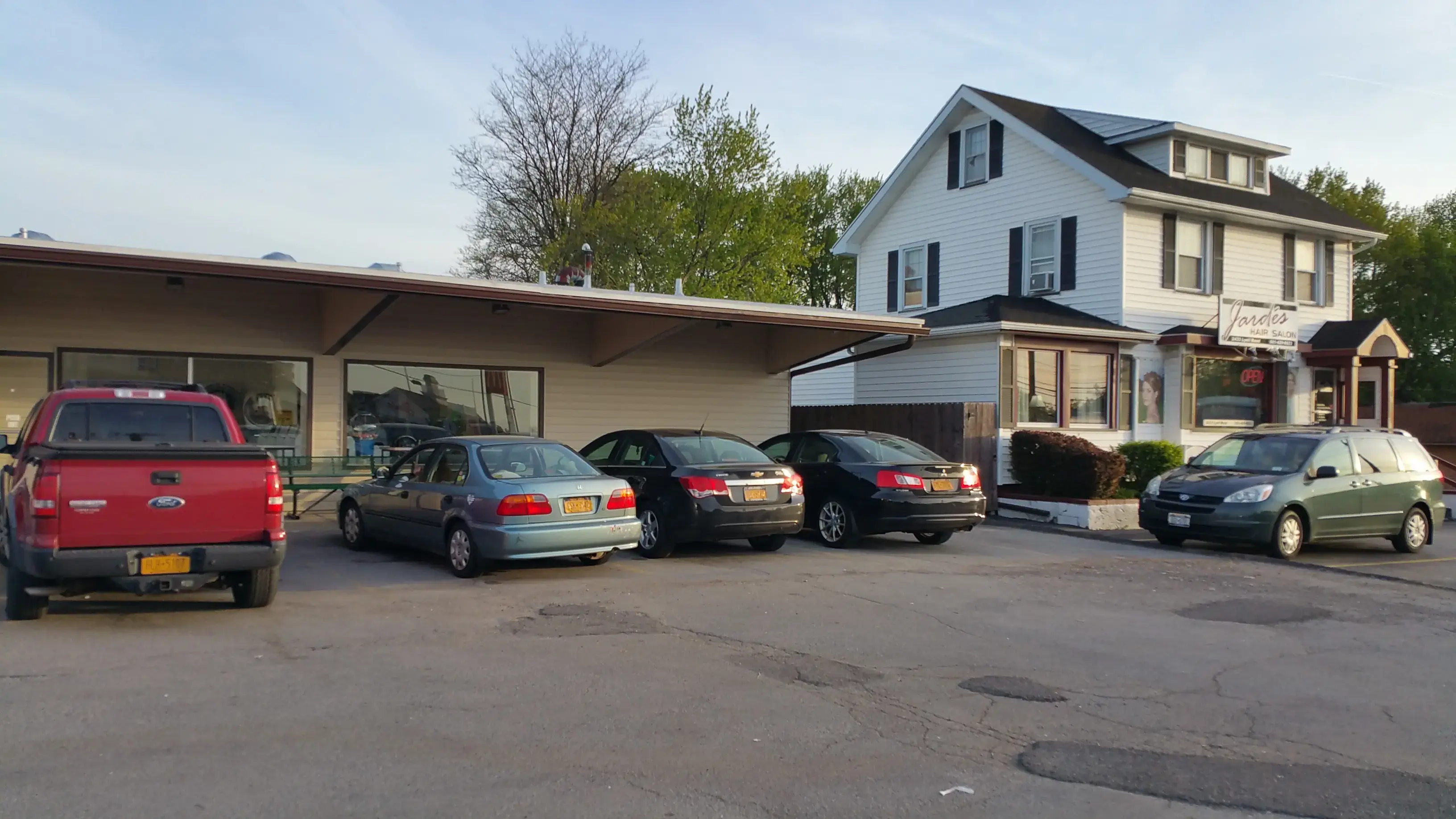 Bright Bubble Laundromat - Image 13