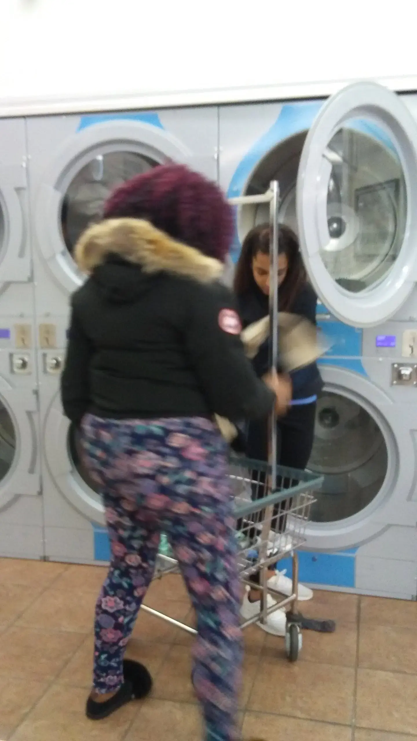 Bright Bubble Laundromat - Image 18
