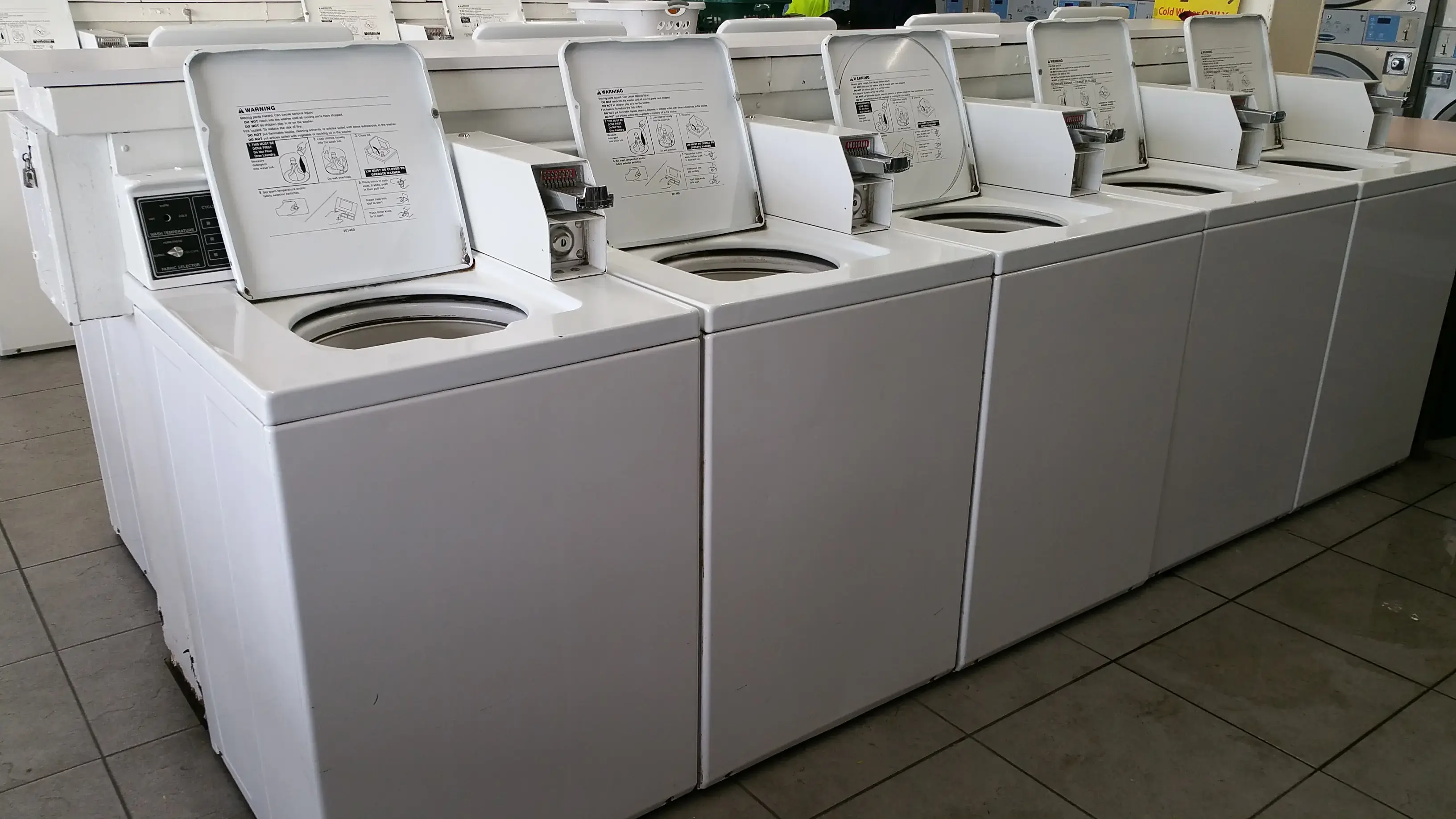 Bright Bubble Laundromat - Image 9