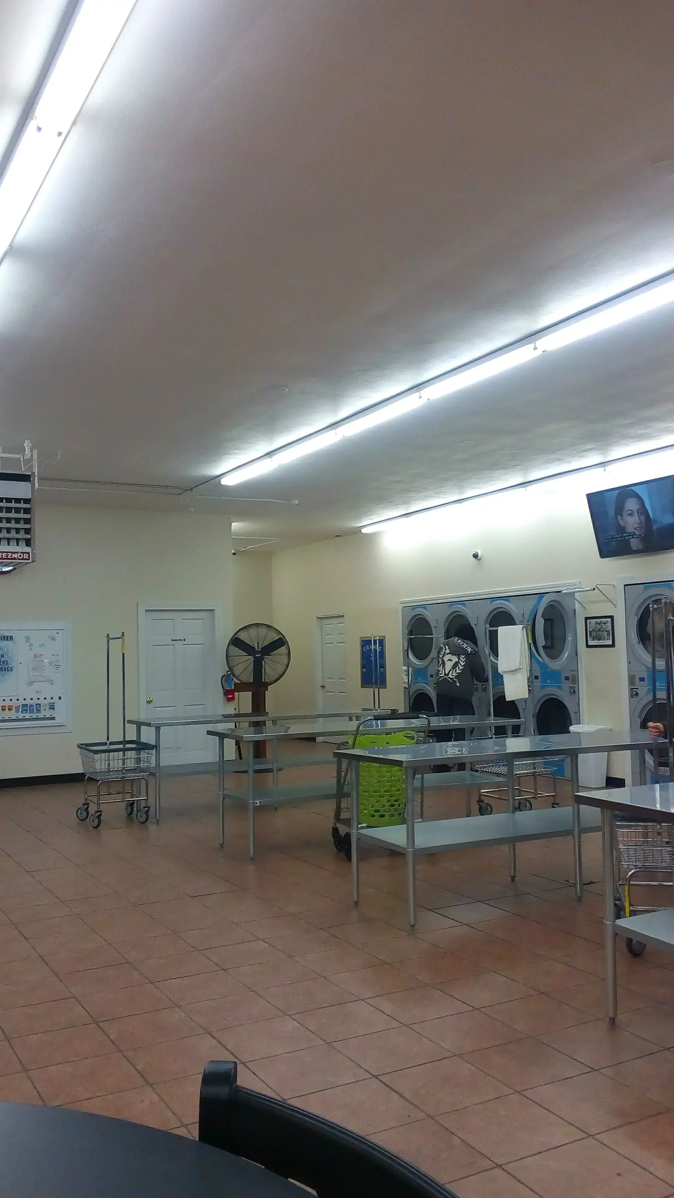 Bright Bubble Laundromat - Image 4