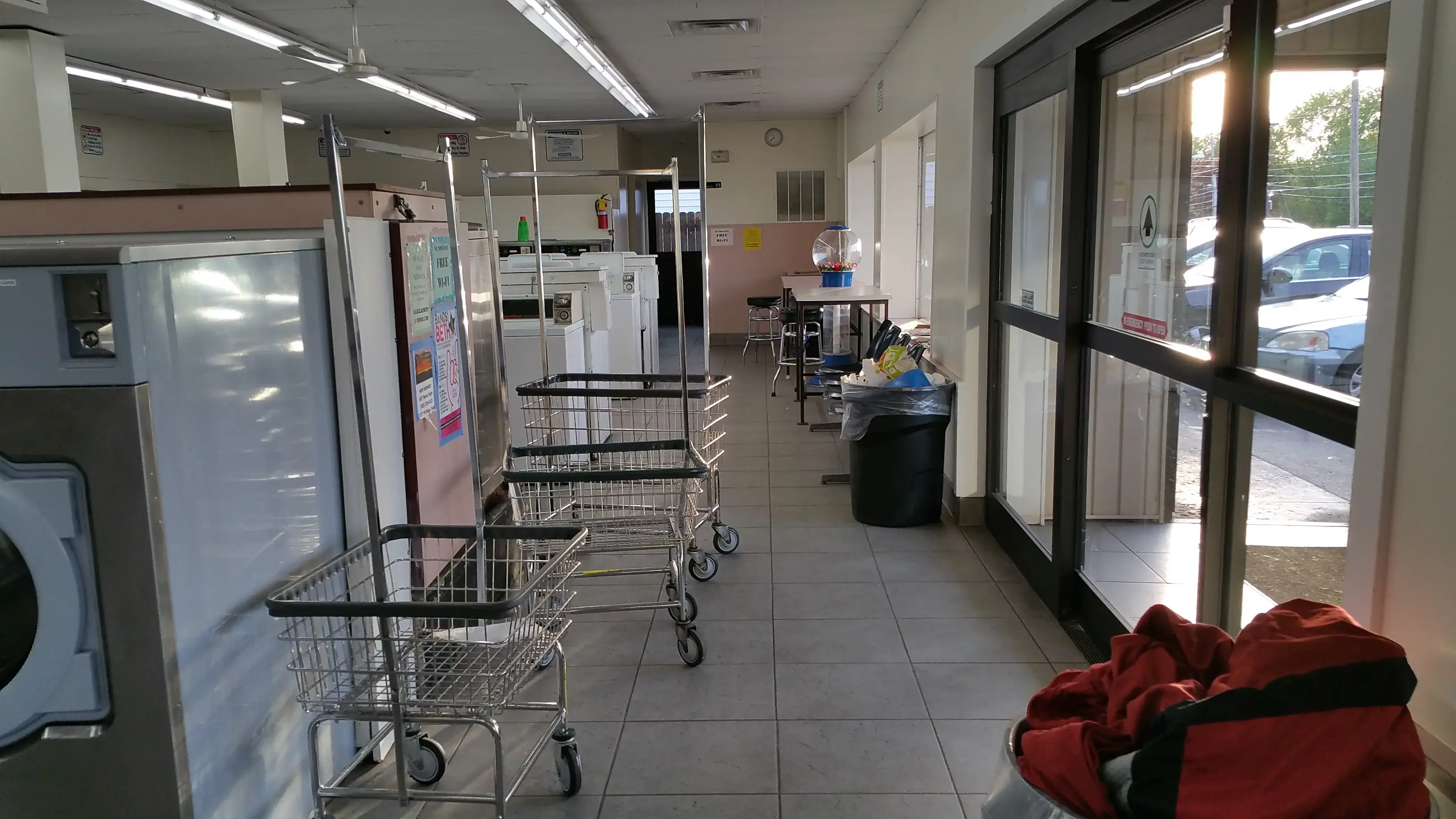 Bright Bubble Laundromat - Image 10