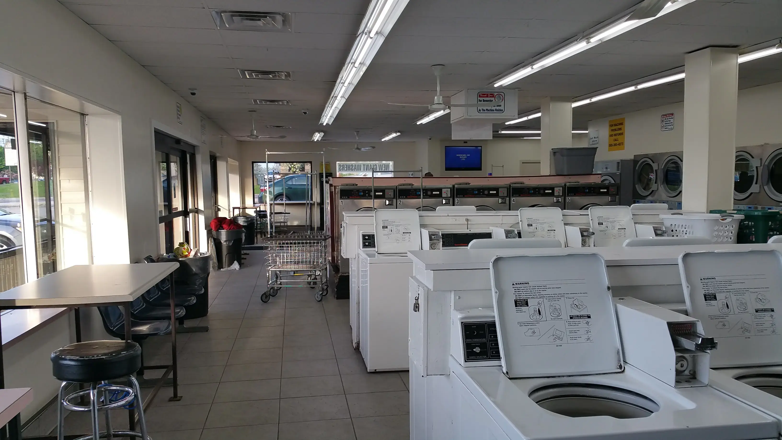 Bright Bubble Laundromat - Image 6