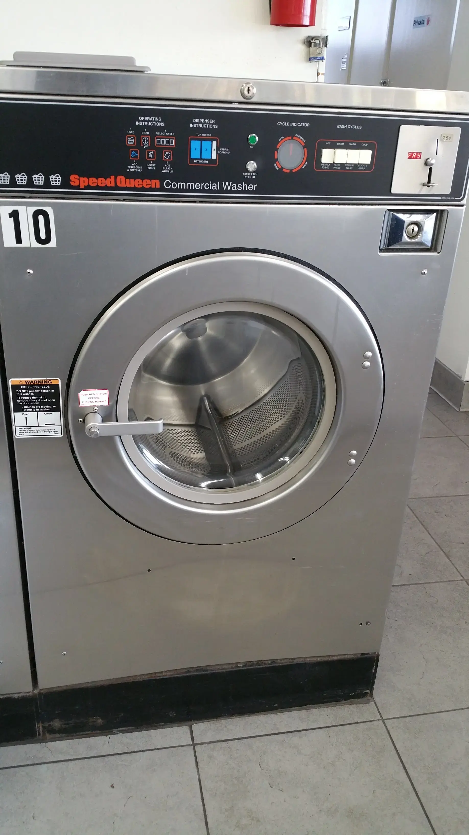 Bright Bubble Laundromat thumbnail 14