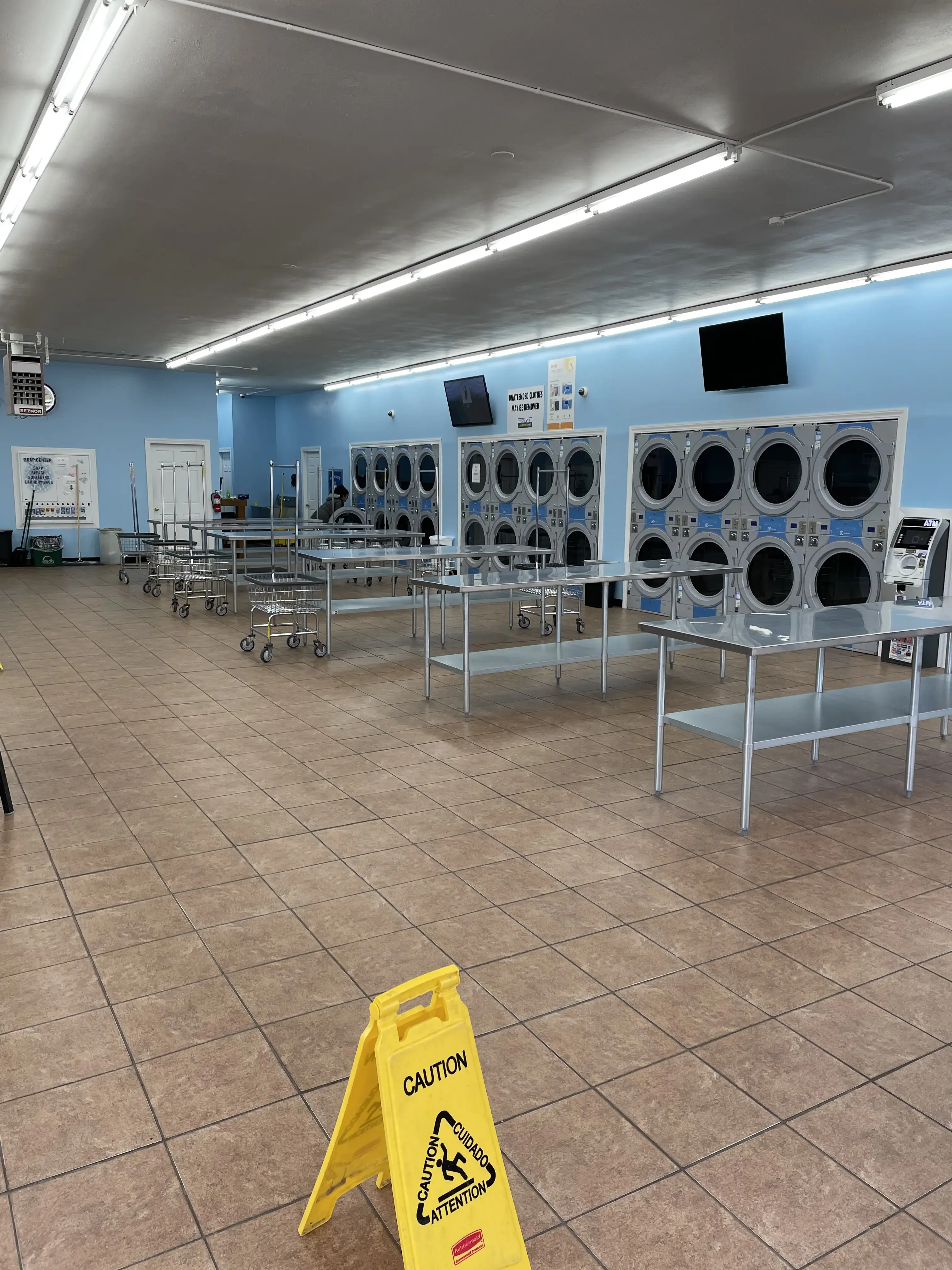 Bright Bubble Laundromat - Image 1