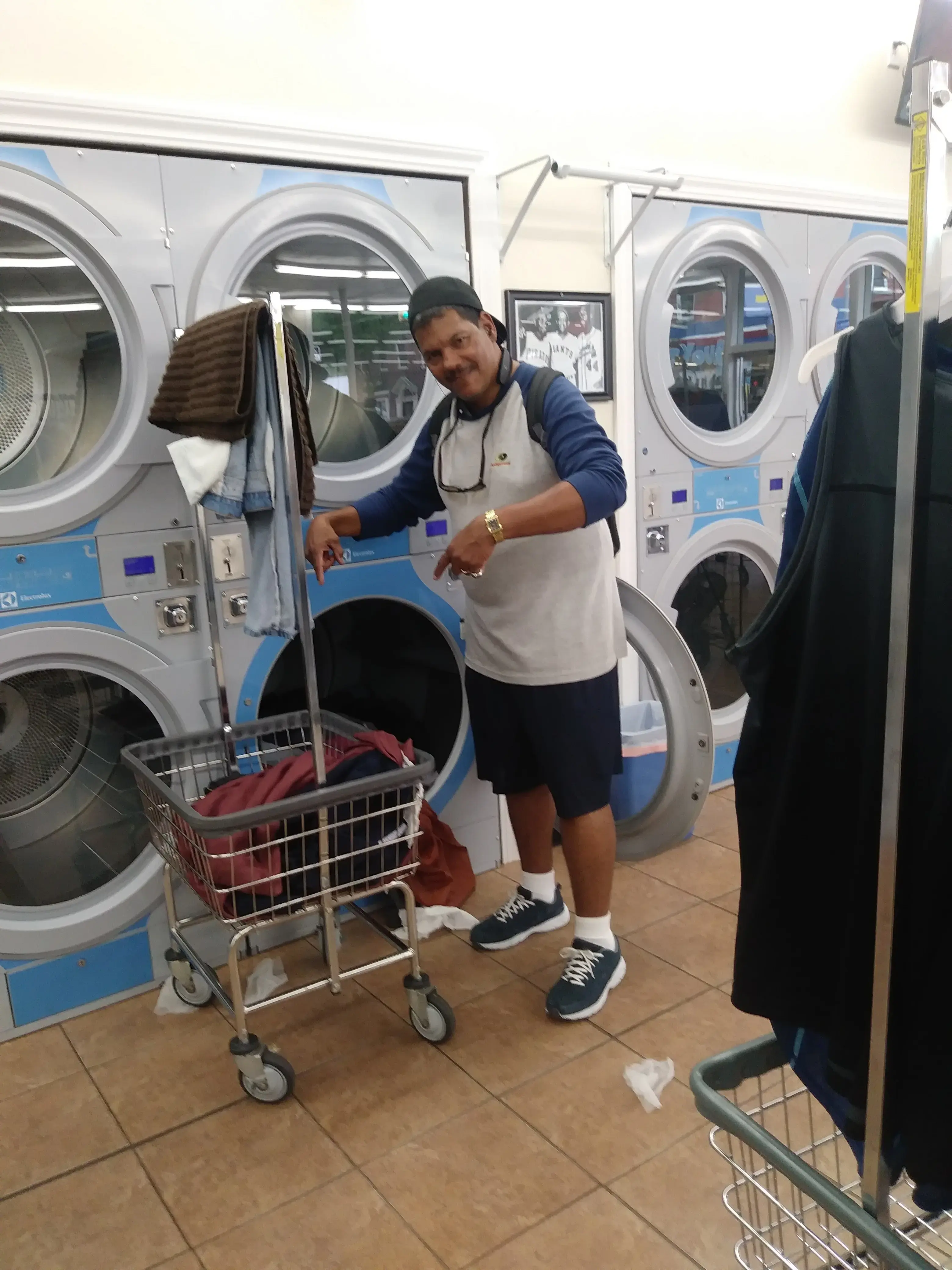 Bright Bubble Laundromat - Image 3