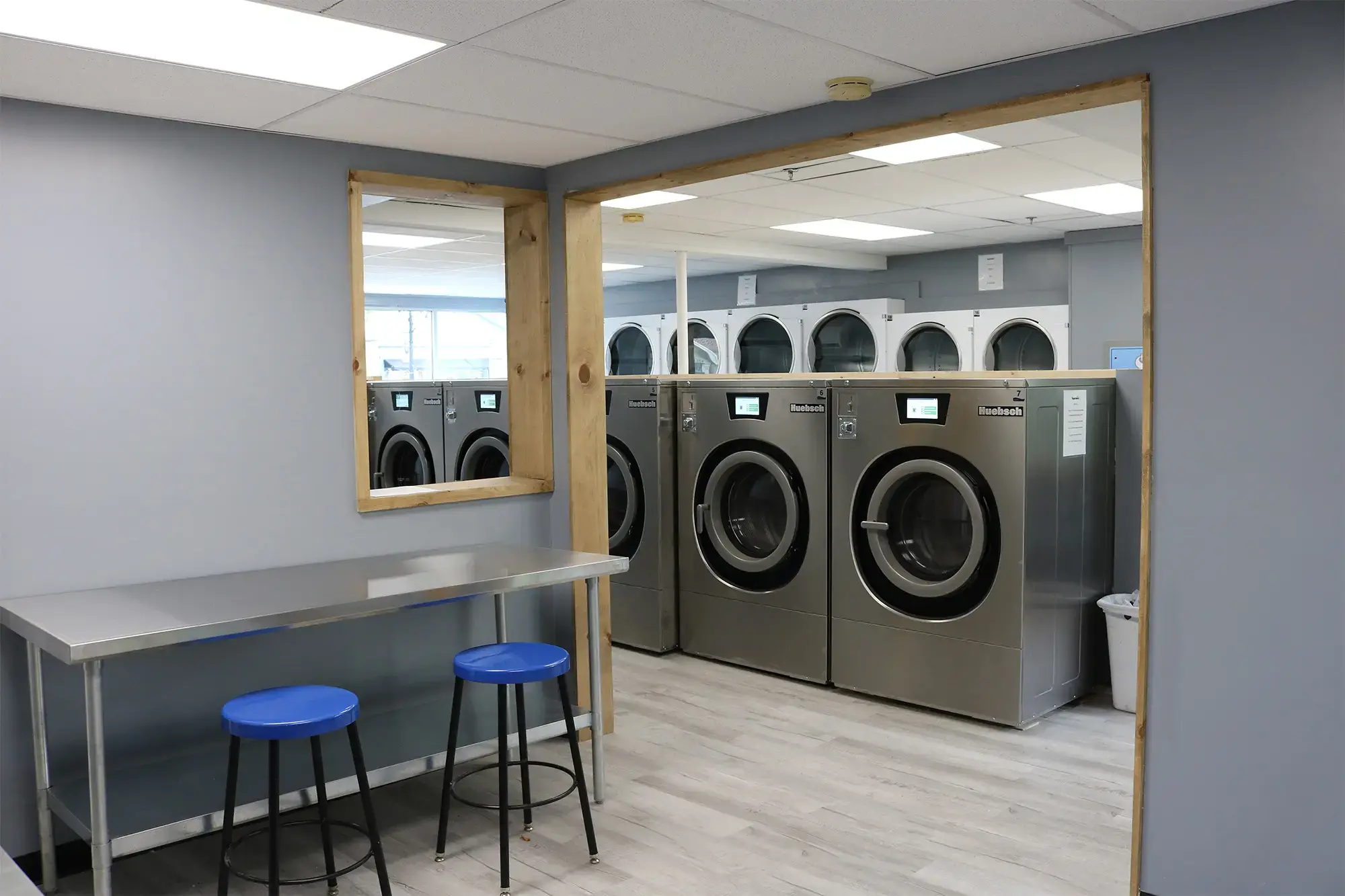 Bright Bubble Laundromat - Image 16