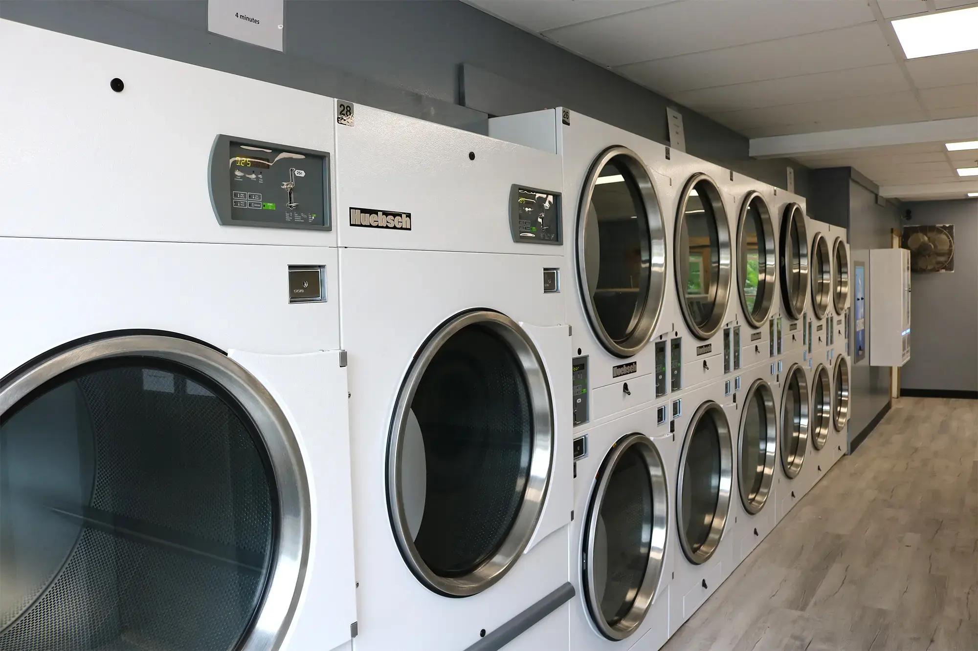 Bright Bubble Laundromat thumbnail 20