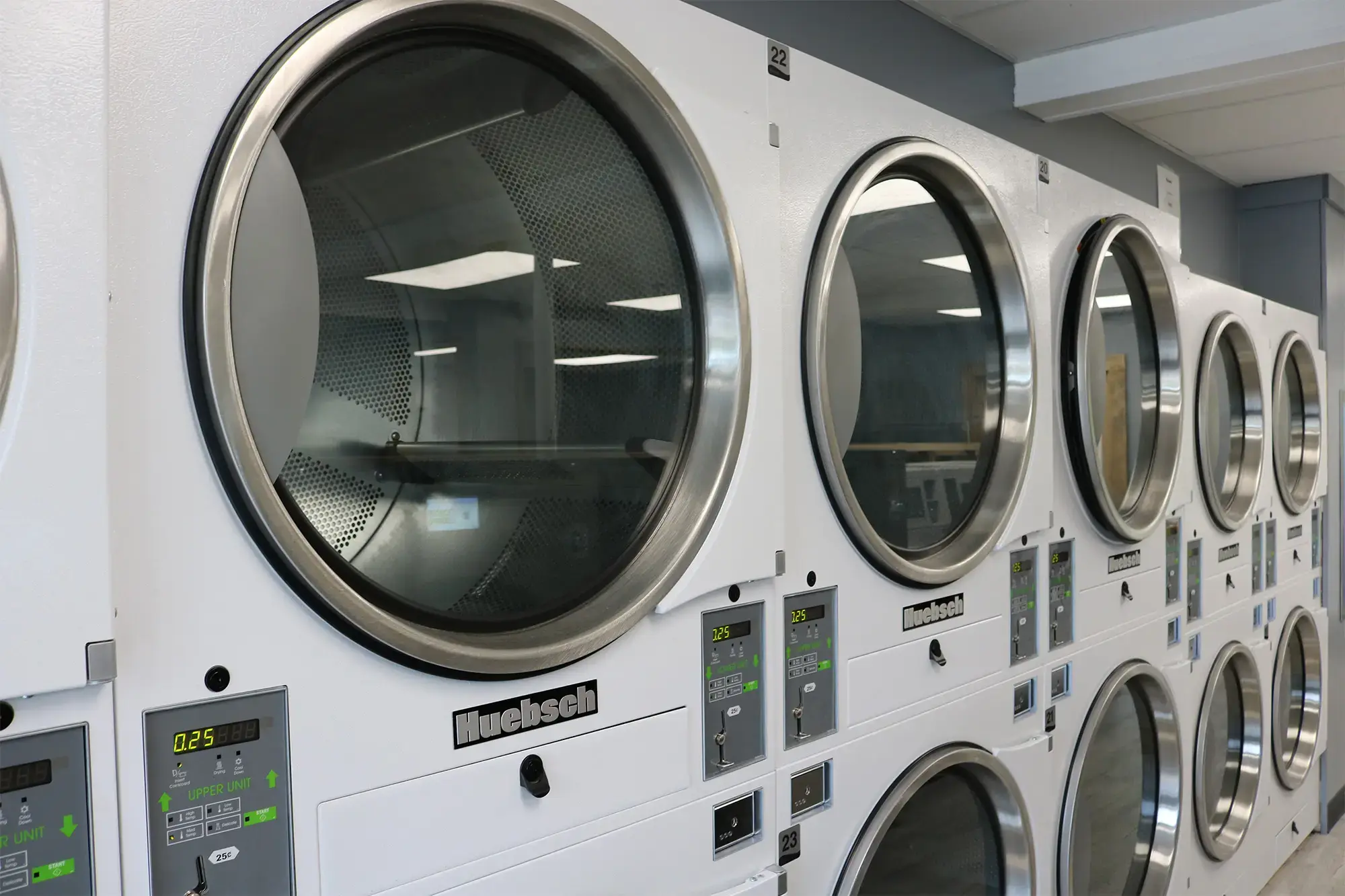 Bright Bubble Laundromat - Image 17