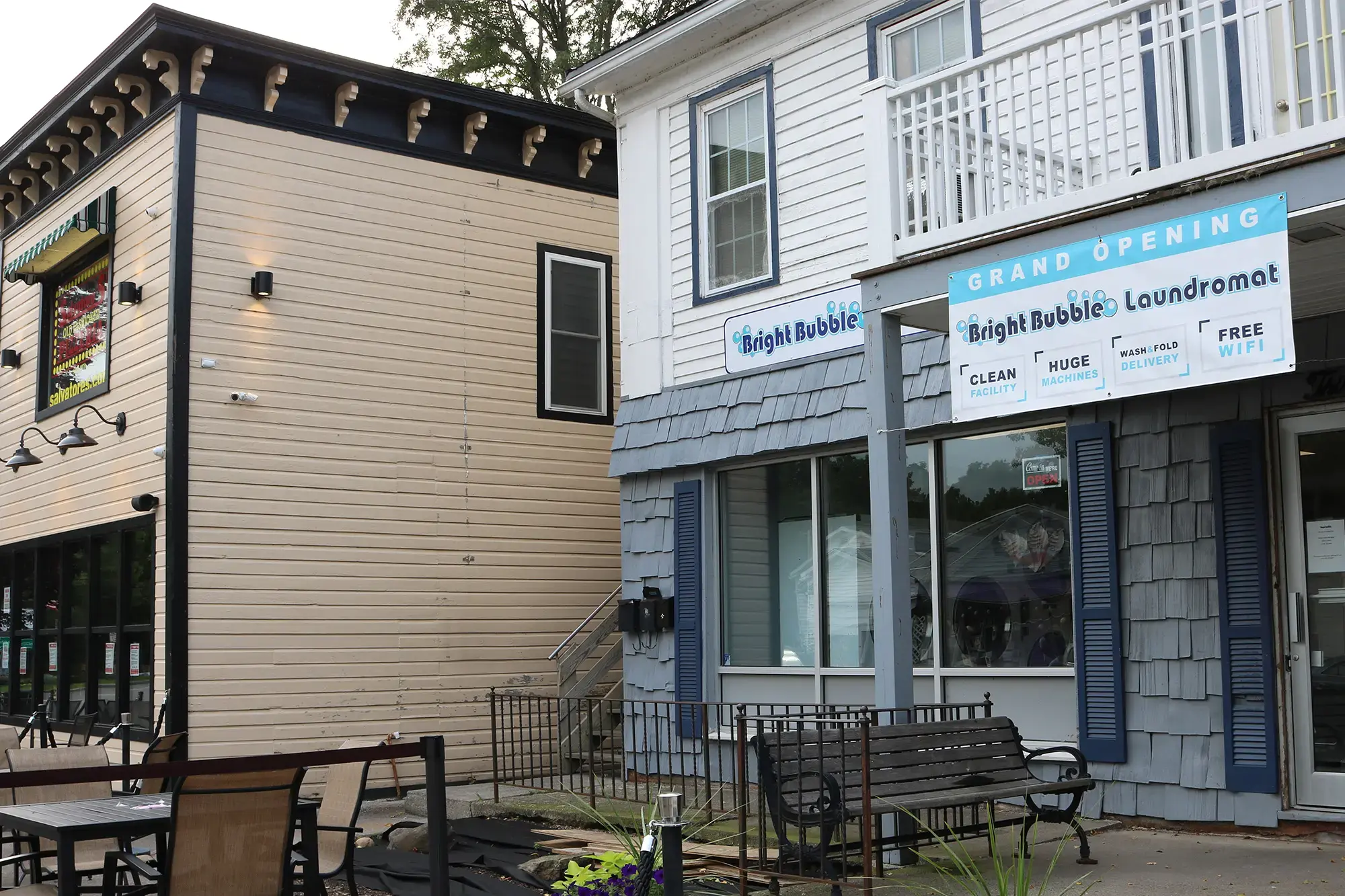 Bright Bubble Laundromat thumbnail 5