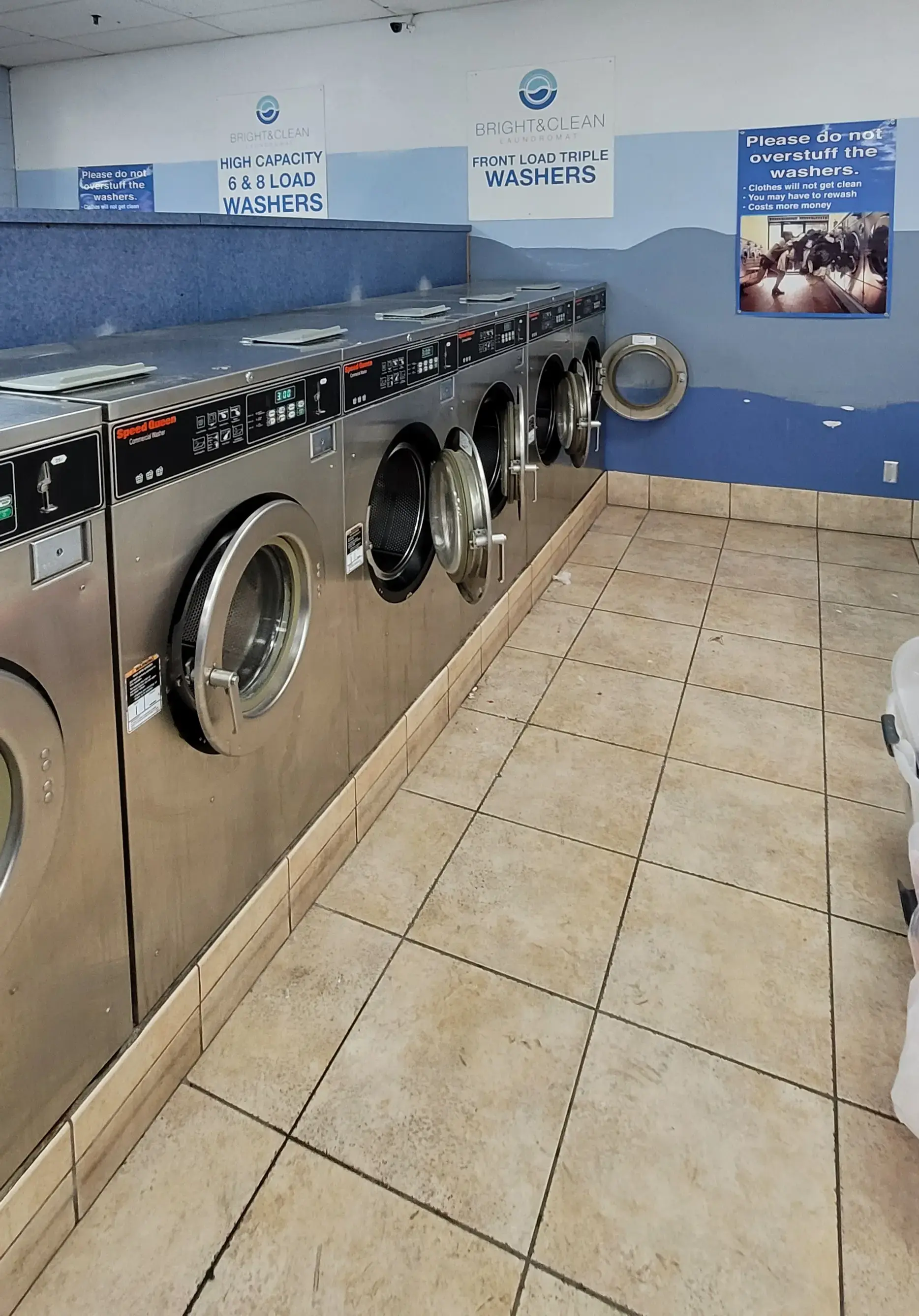 Bright & Clean Laundromat - Image 14
