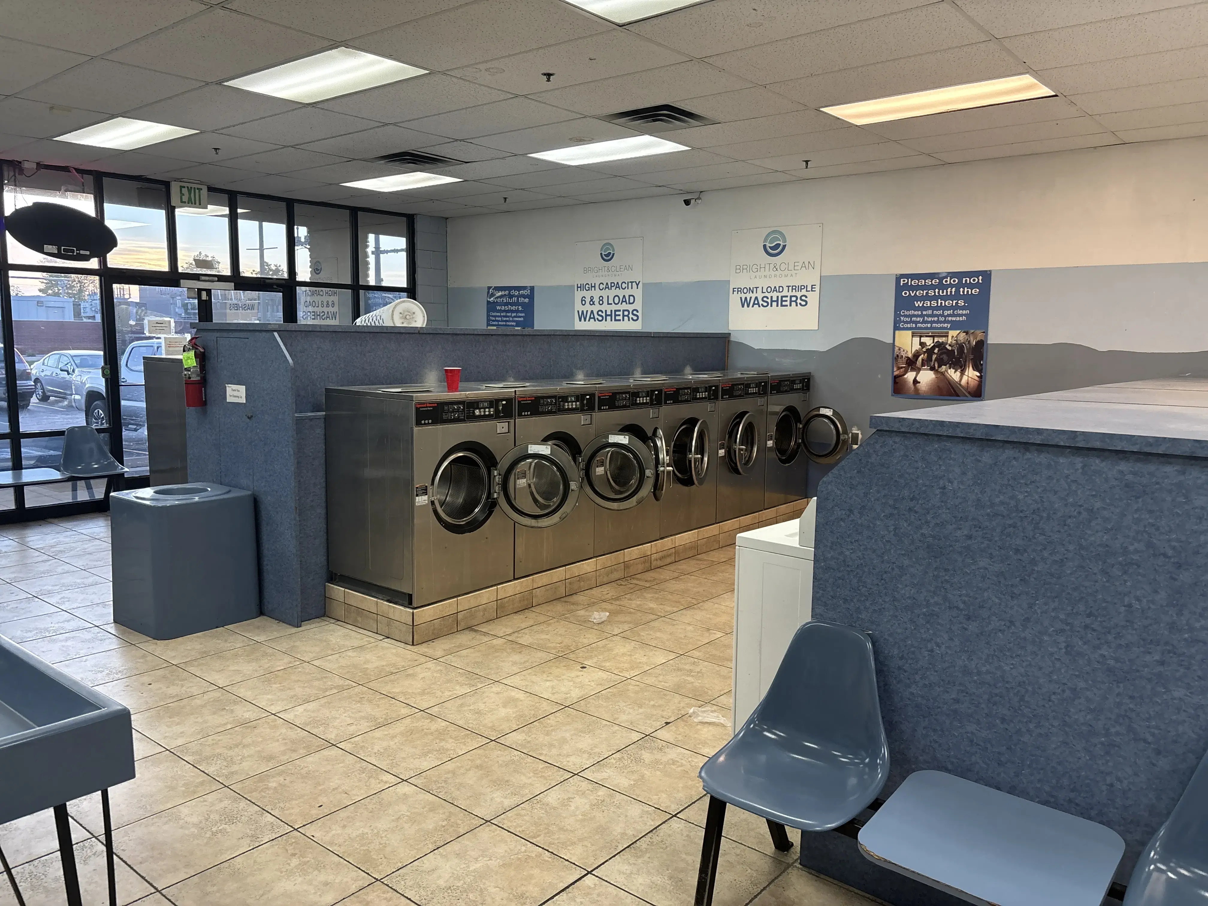 Bright & Clean Laundromat thumbnail 4