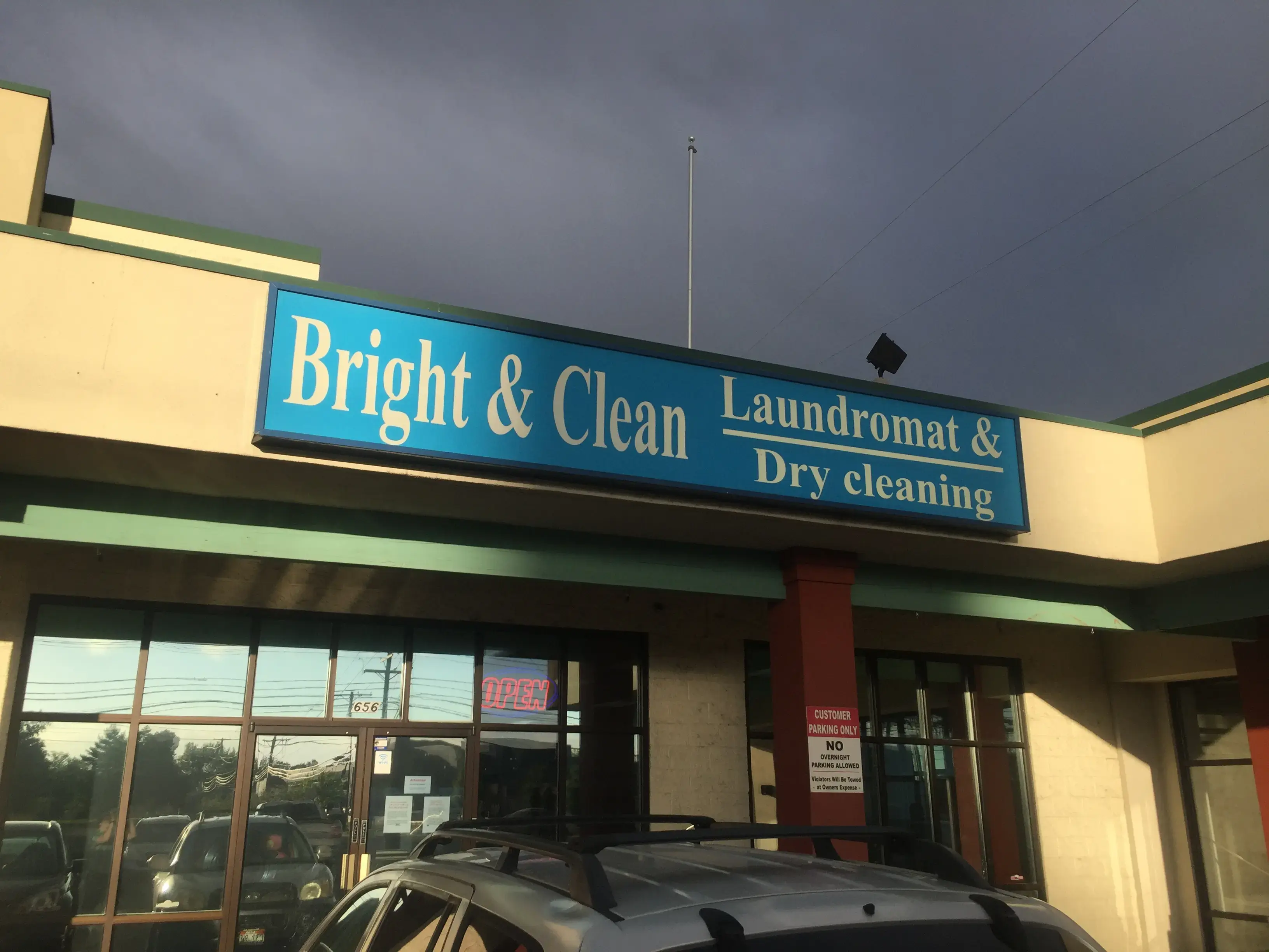 Bright & Clean Laundromat thumbnail 3