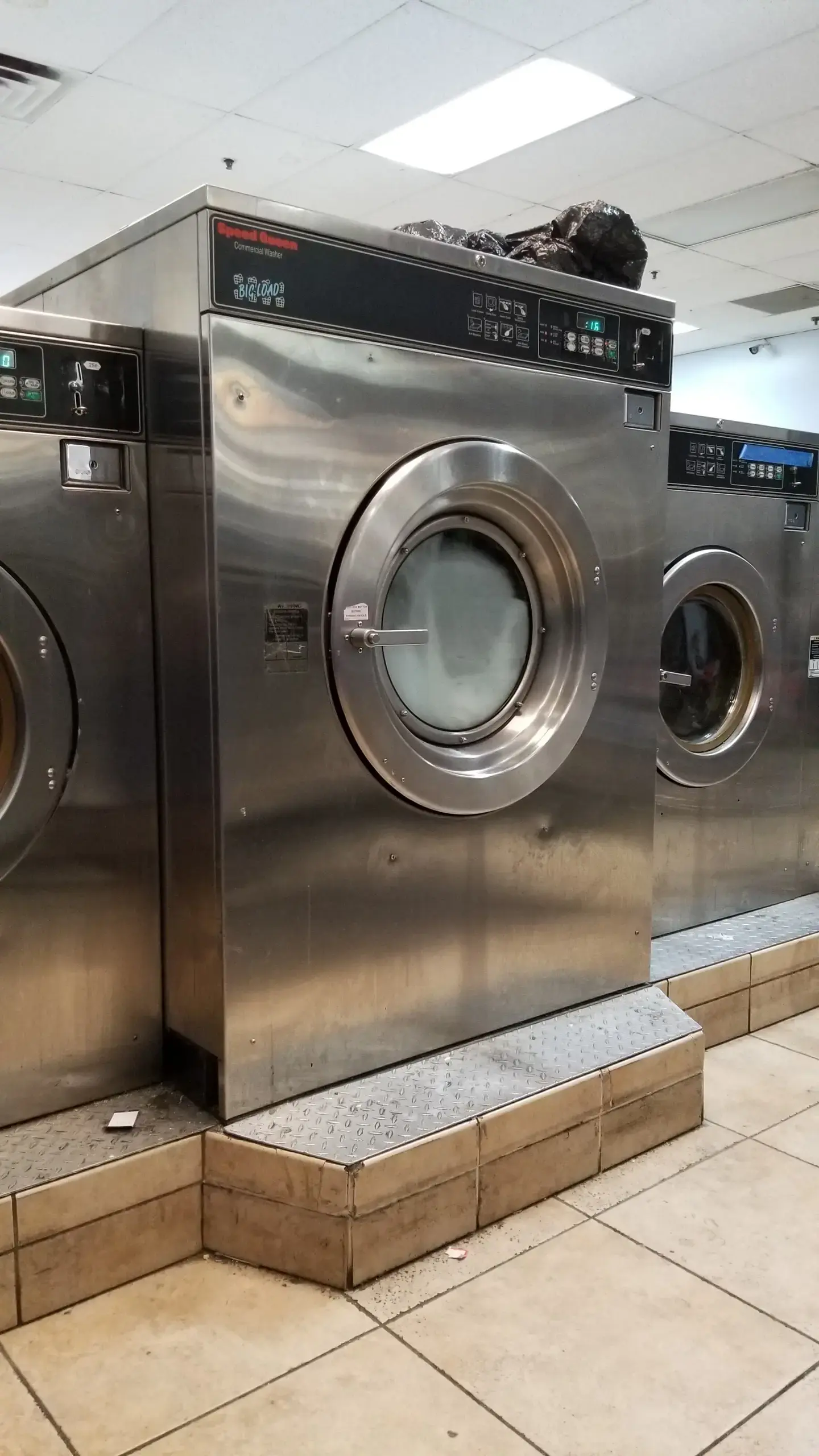 Bright & Clean Laundromat thumbnail 12