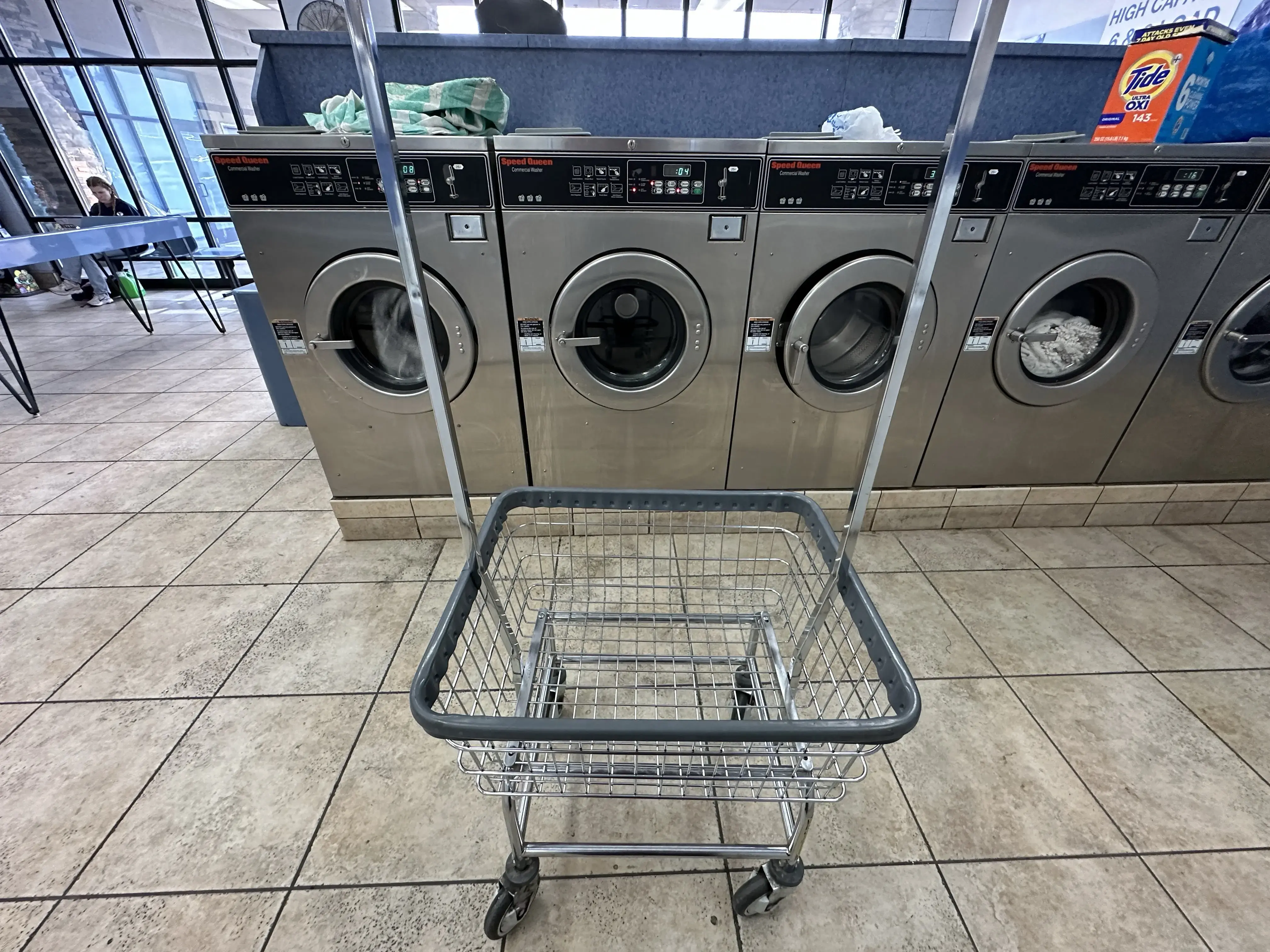 Bright & Clean Laundromat thumbnail 16