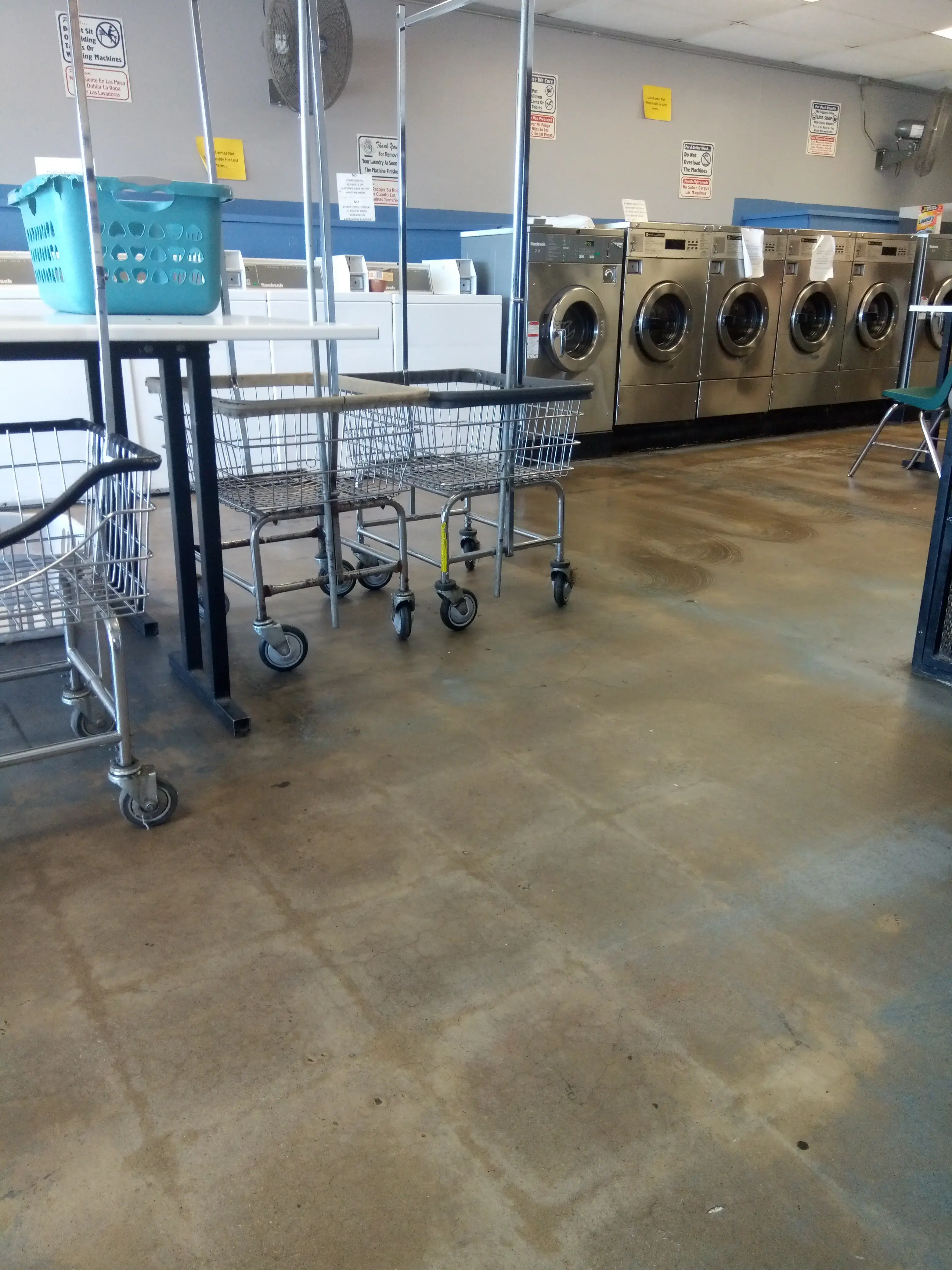 Bright & Clean Tolleson Laundromat - Image 6