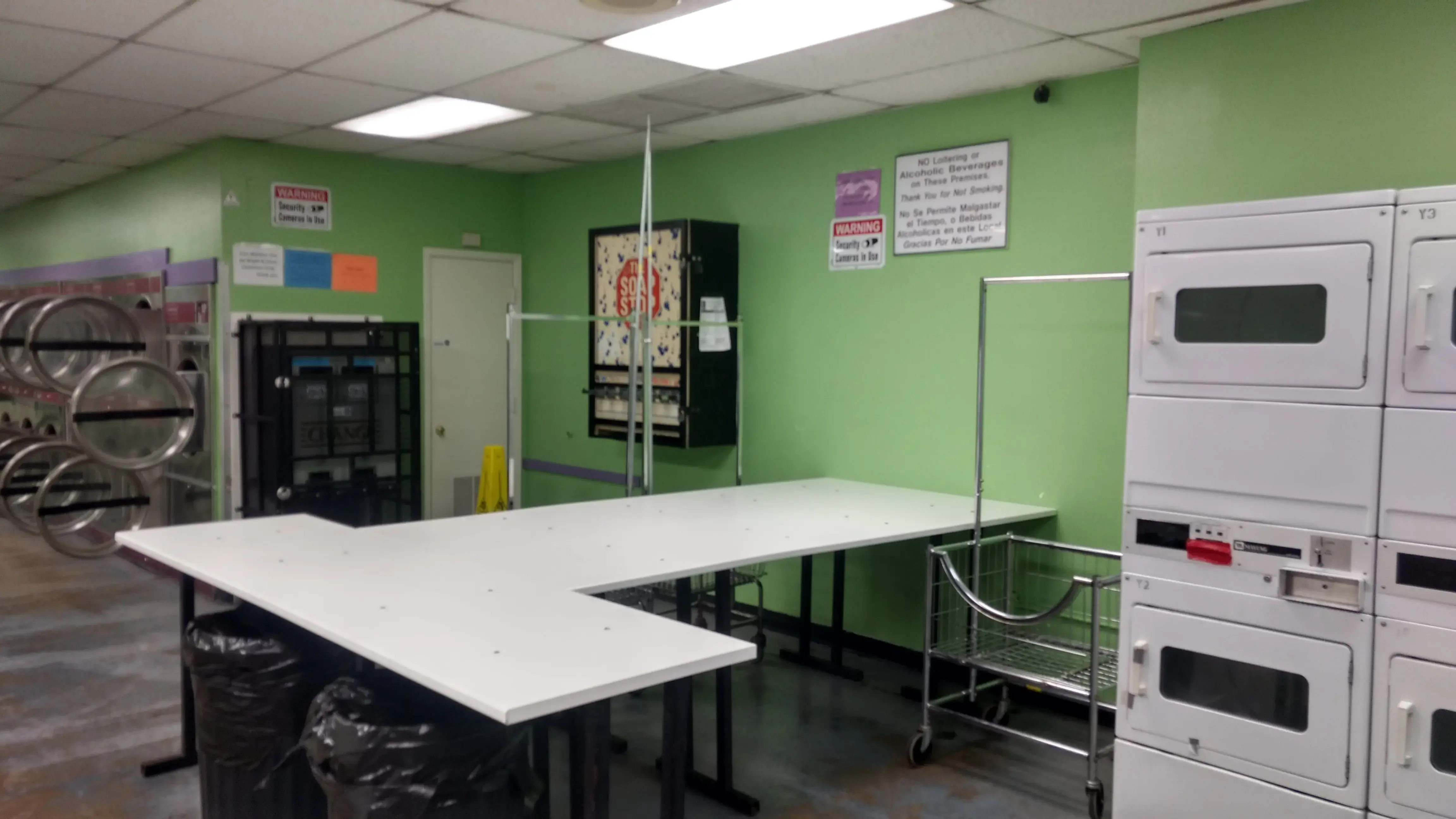 Bright & Clean Tolleson Laundromat - Image 19
