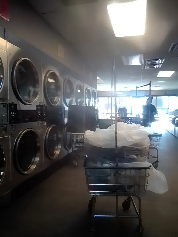 Bright & Clean Tolleson Laundromat thumbnail 15