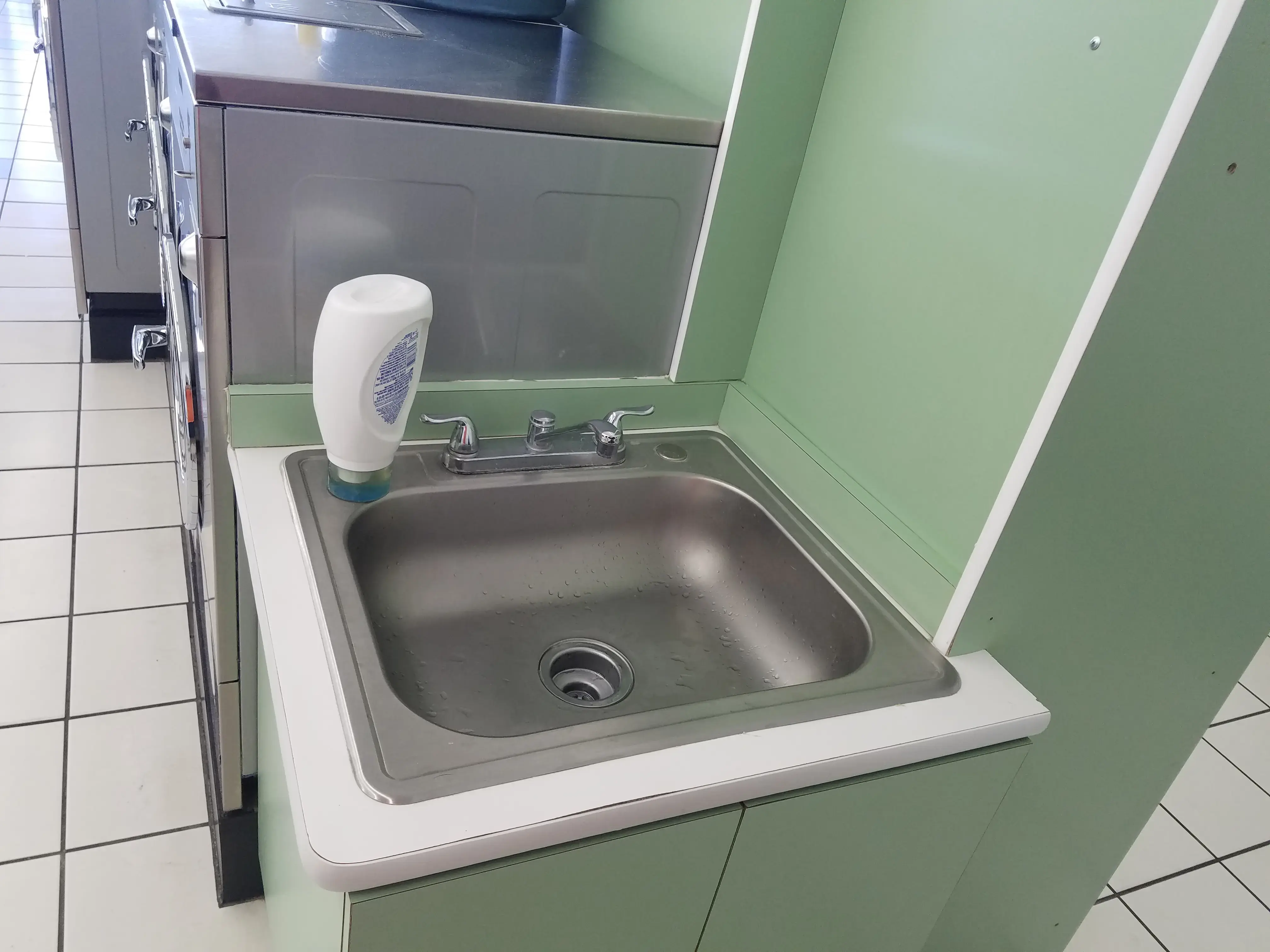 Bright Star Laundromat - Image 15