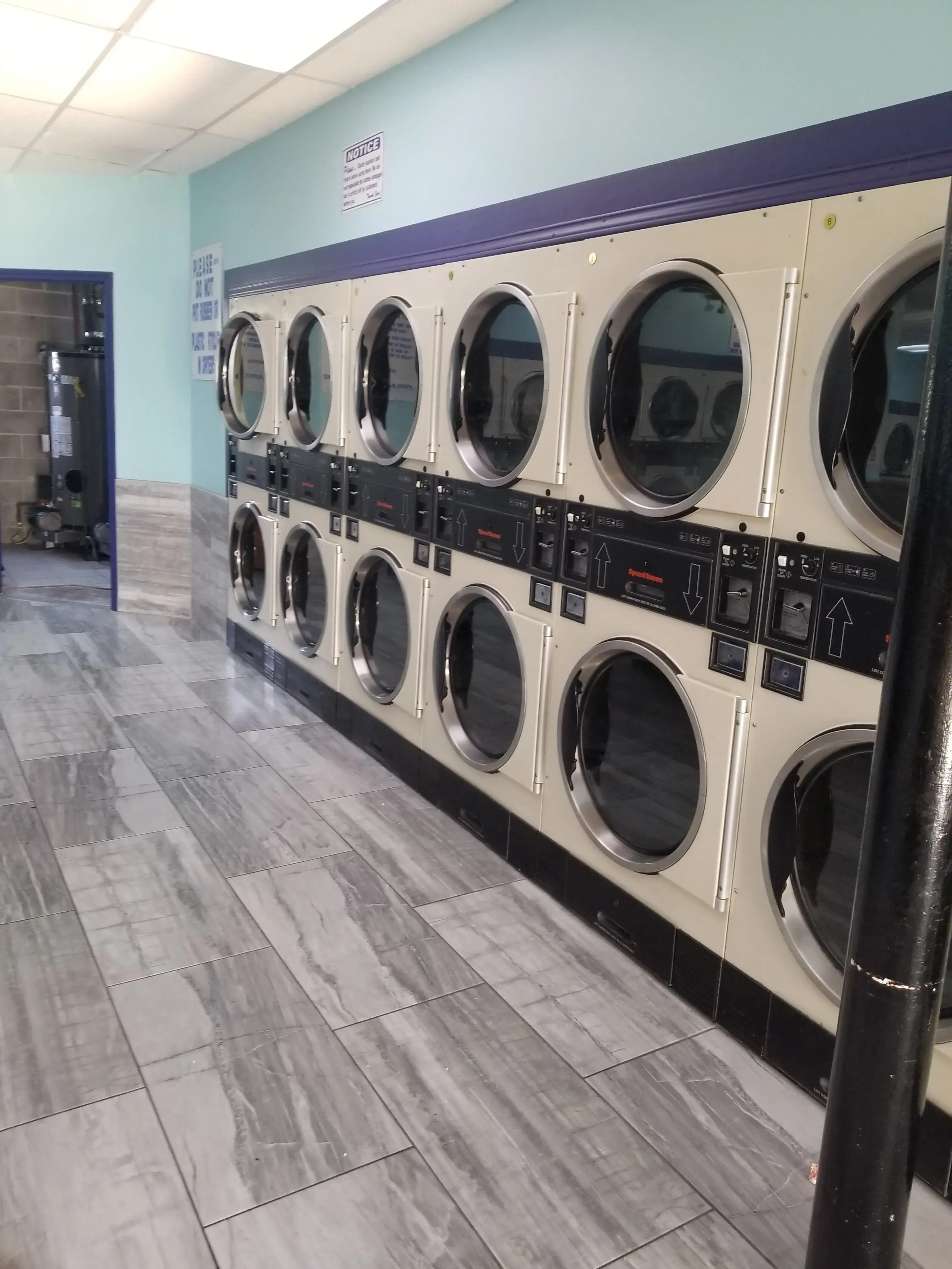 Bright Washateria - Image 2