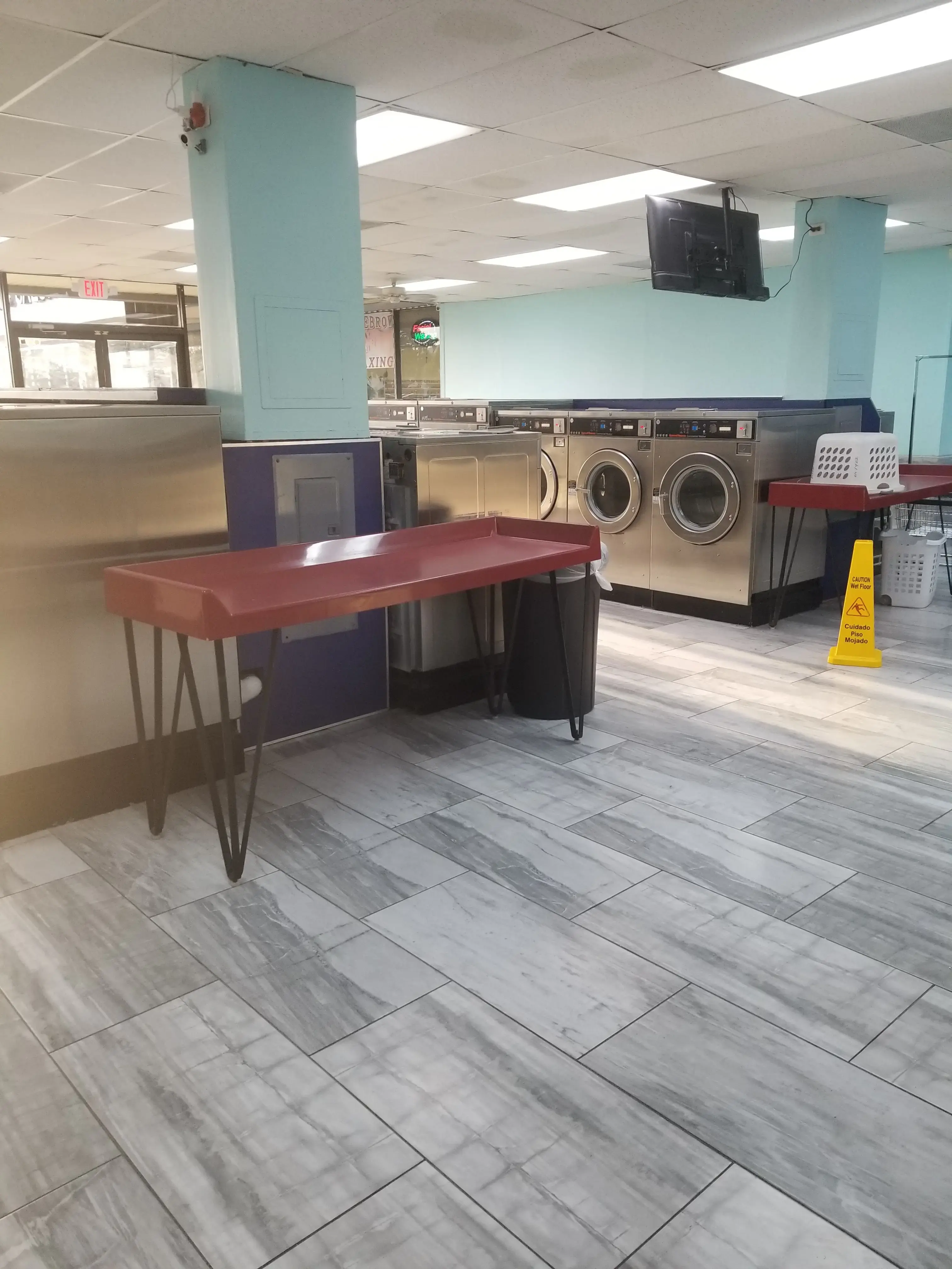 Bright Washateria - Image 3
