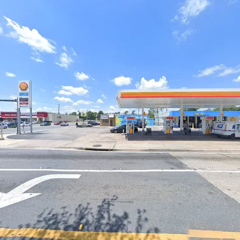 Bright & White LAUNDROMAT thumbnail 9