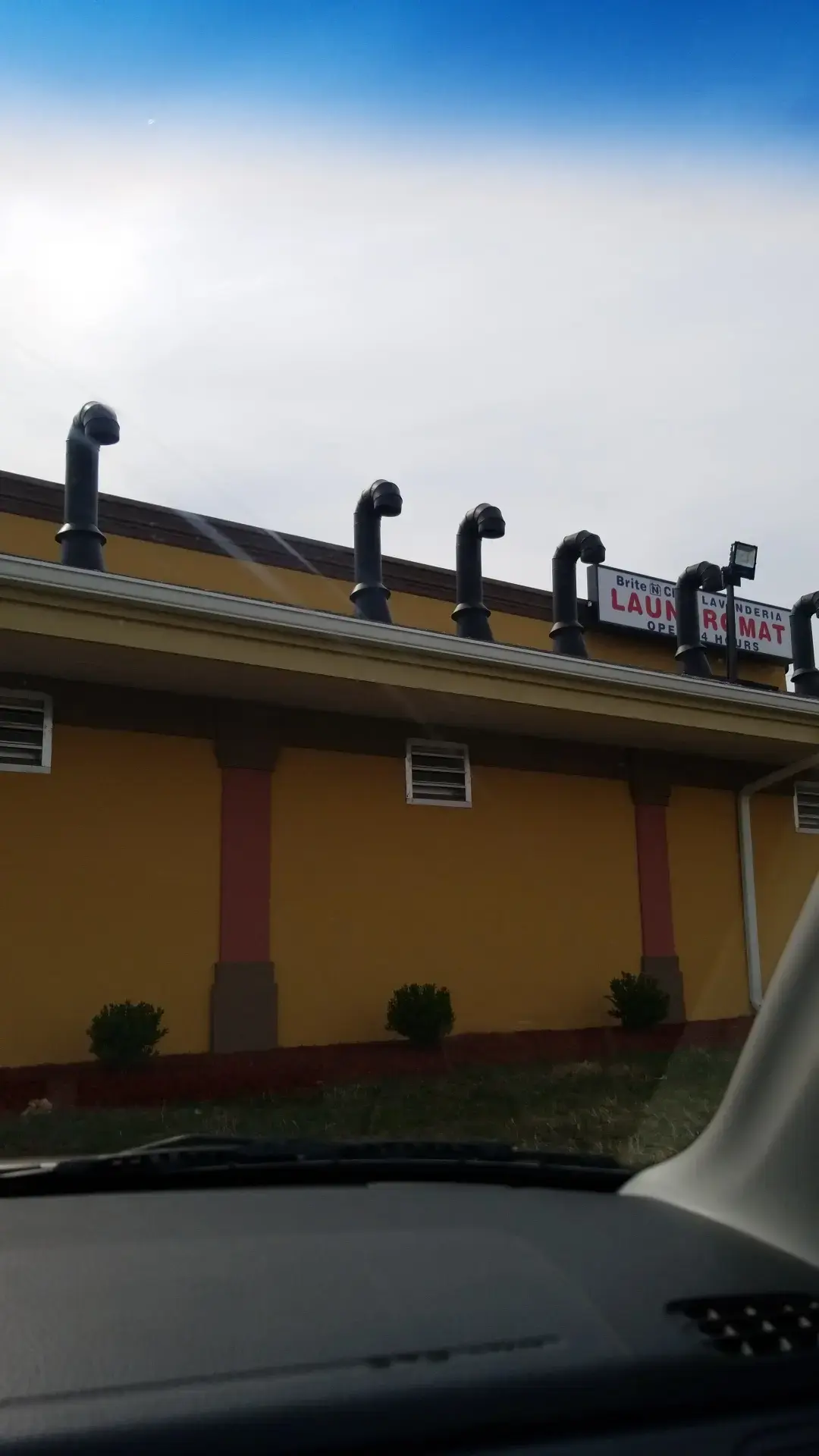 BRITE N CLEAN LAUNDROMAT - Image 15