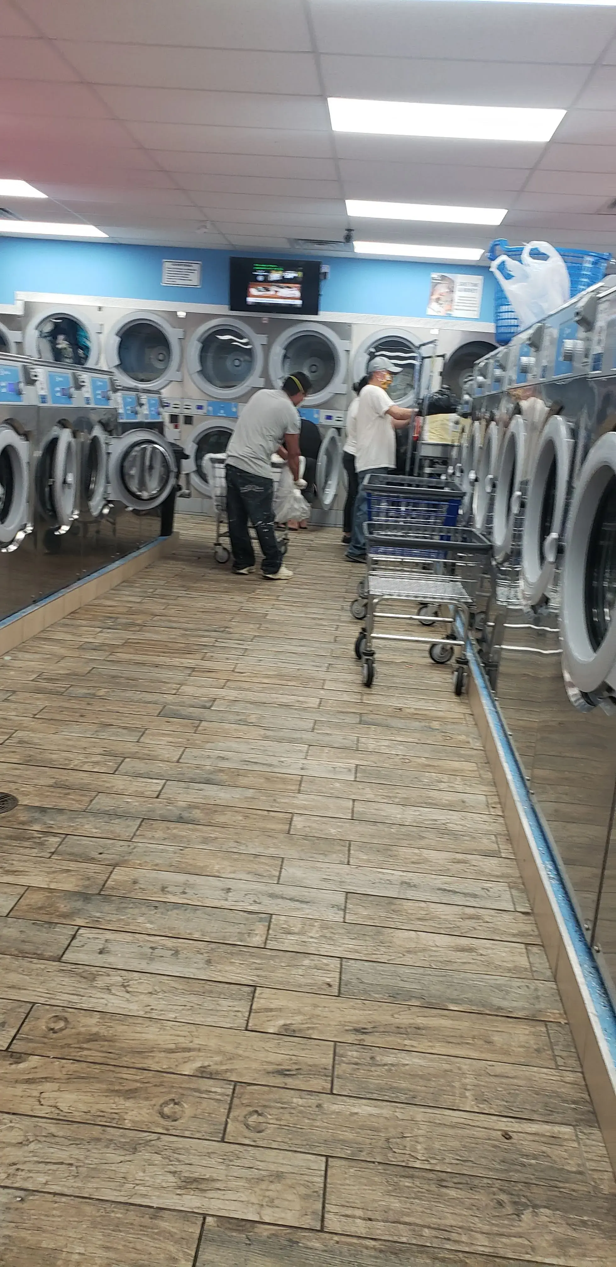 BRITE N CLEAN LAUNDROMAT thumbnail 11