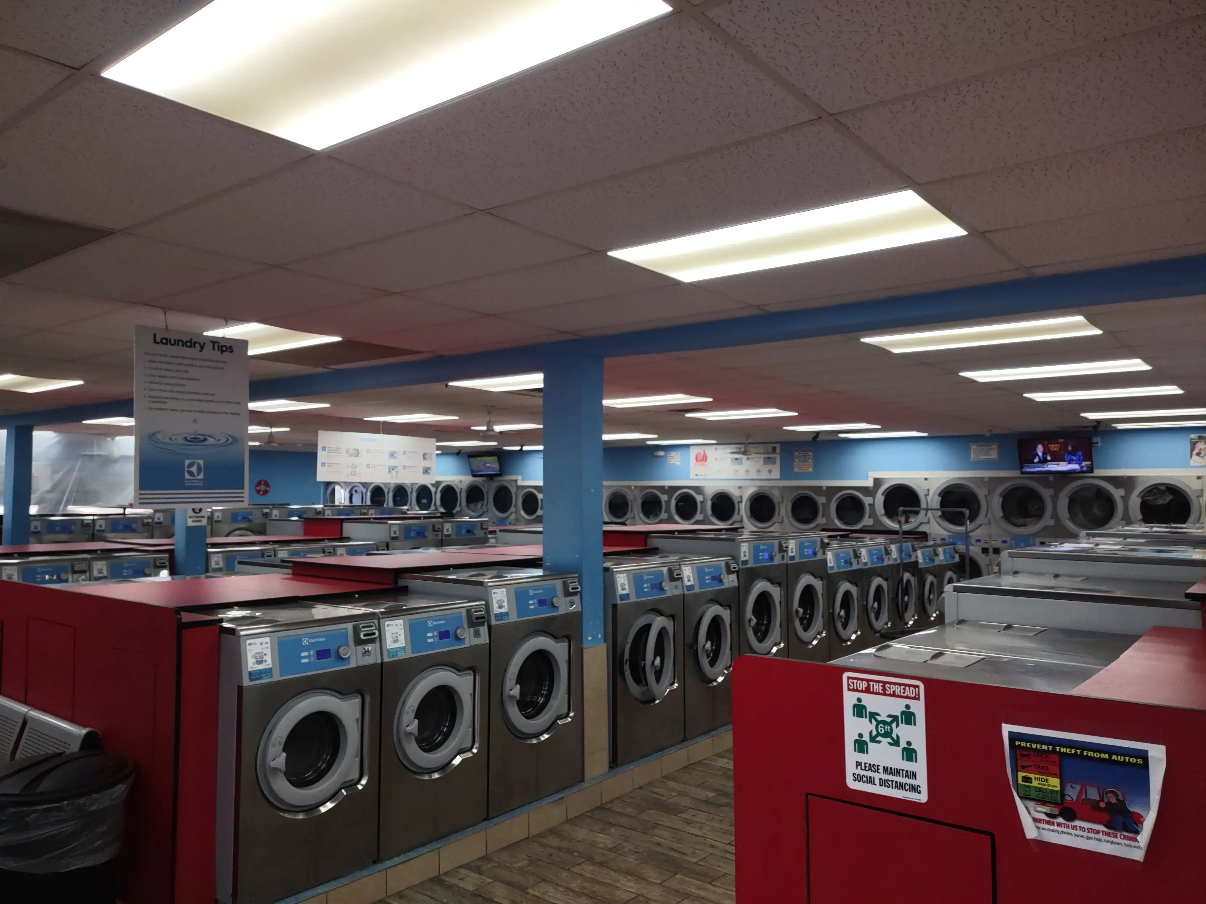 BRITE N CLEAN LAUNDROMAT thumbnail 2