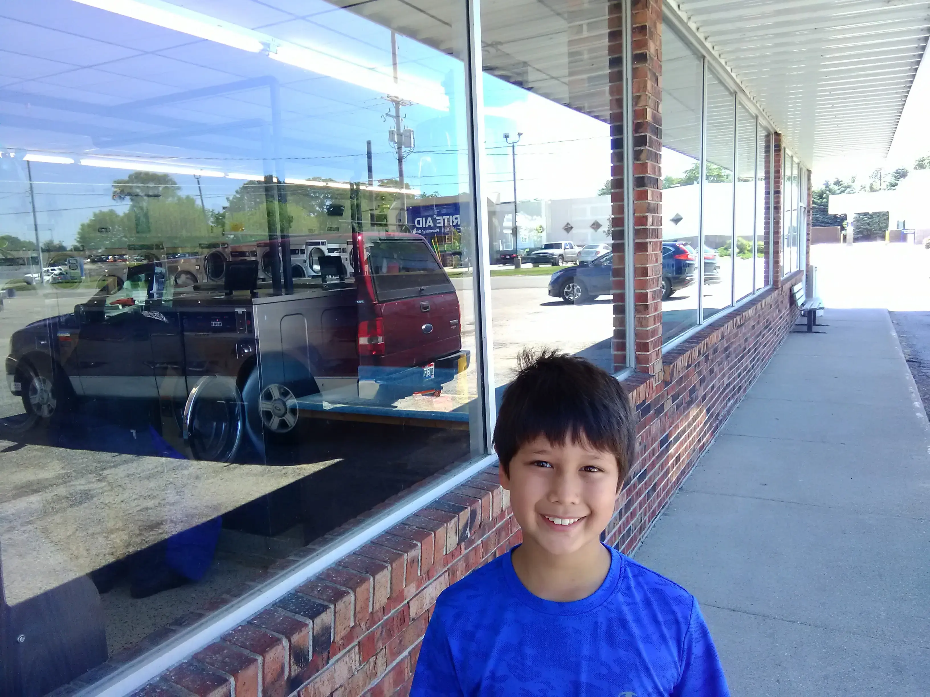 Brite N' Clean Laundromat Ludington thumbnail 5