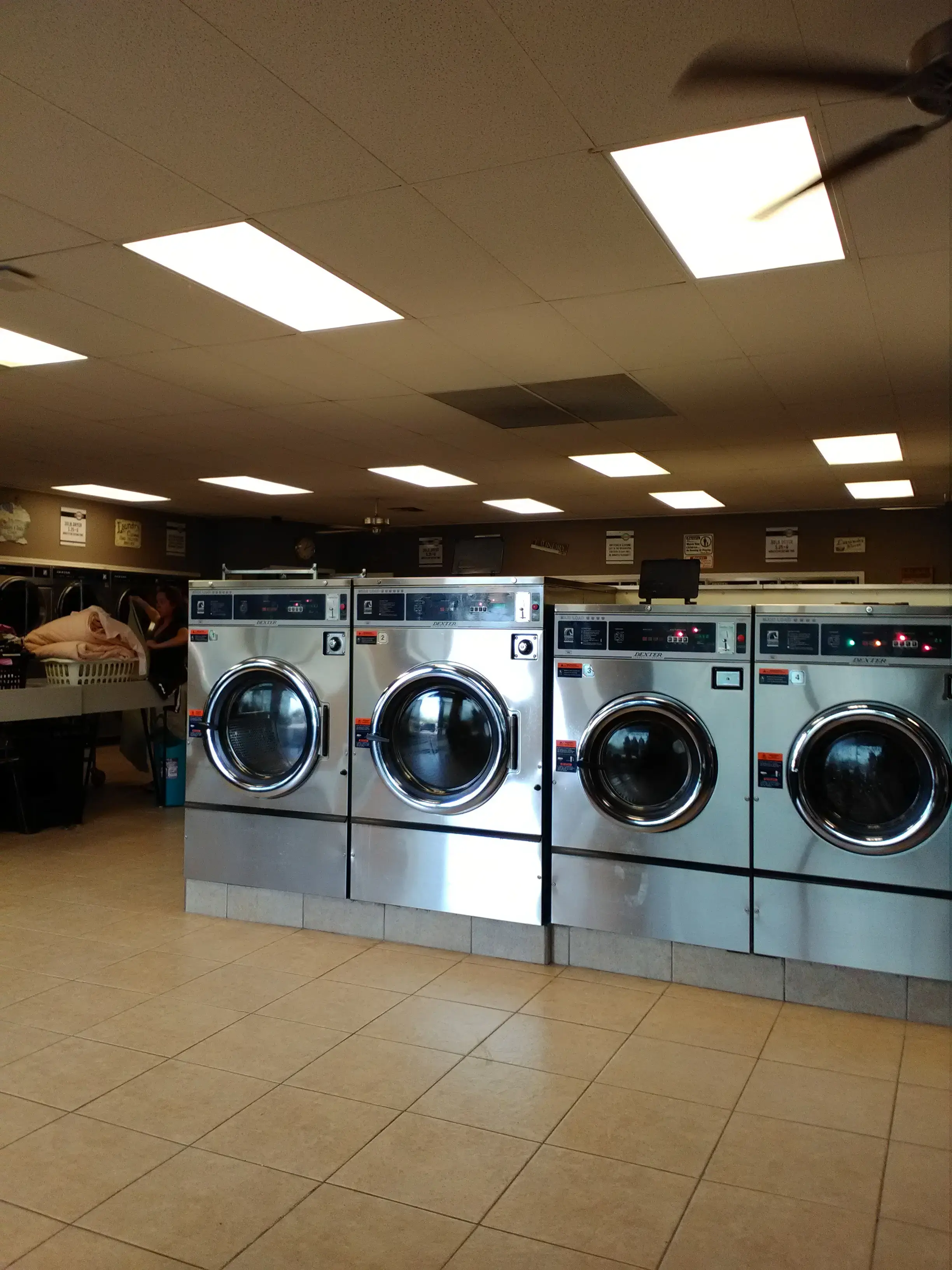 Brite N Clean Washateria thumbnail 16