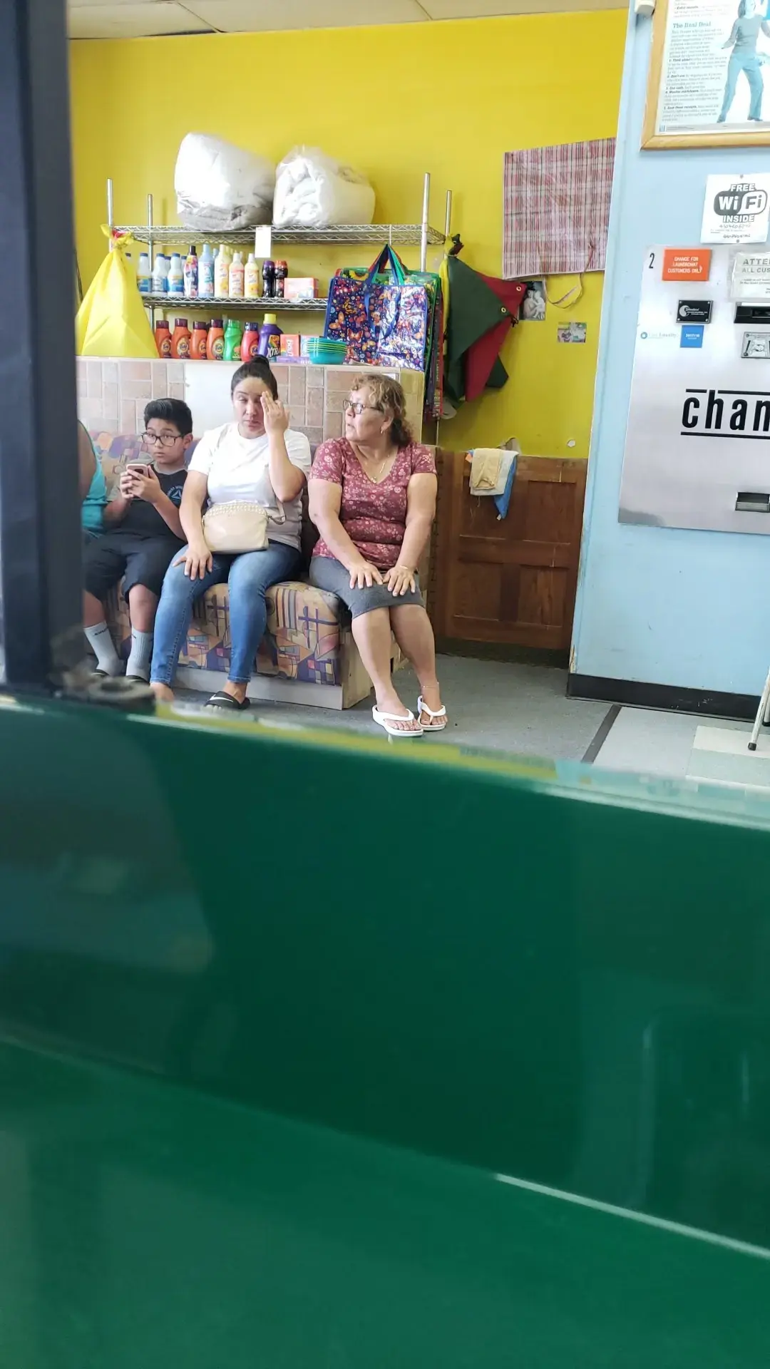 Brite Scene Laundromat thumbnail 12