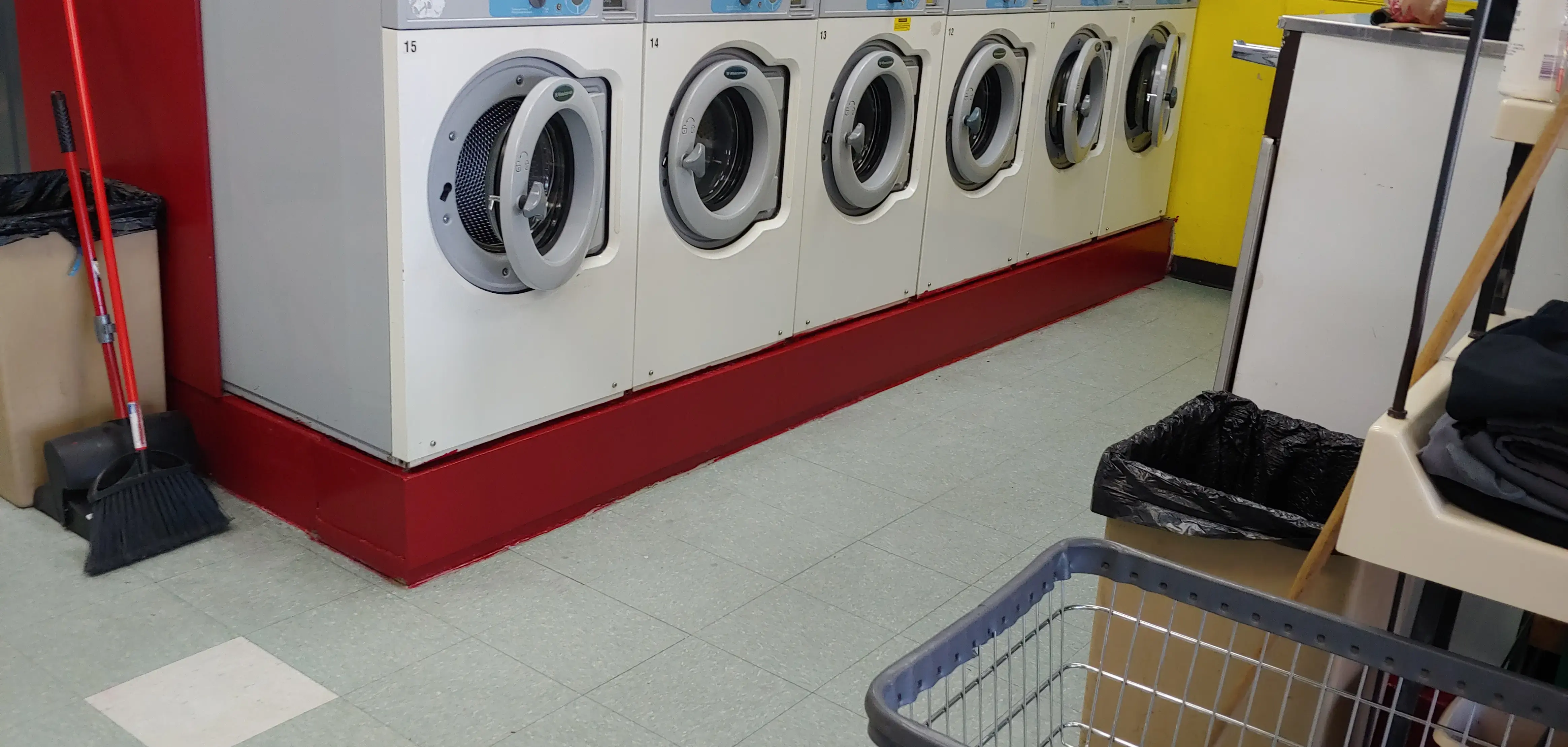 Brite Scene Laundromat - Image 17