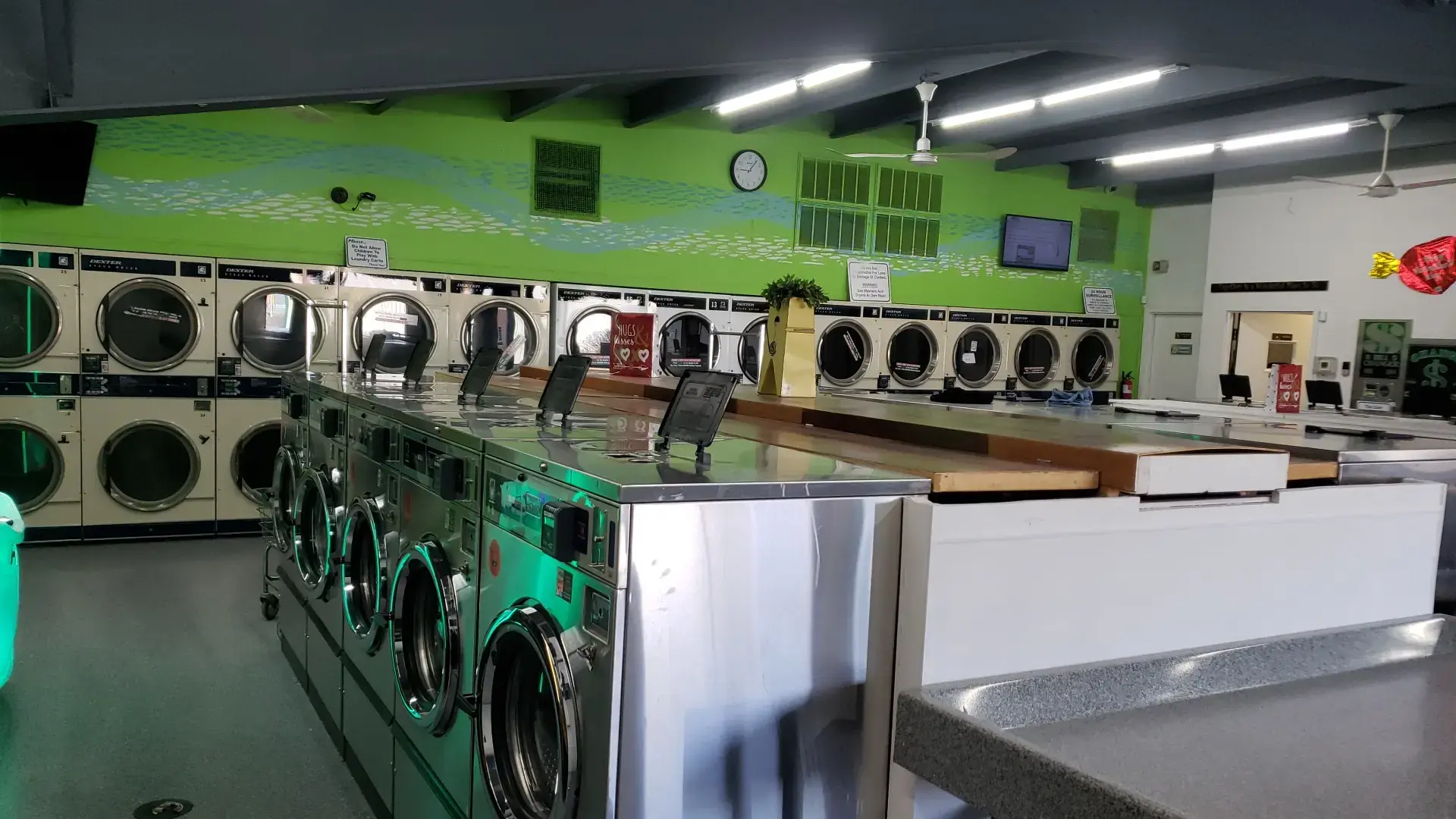 Brite Way Laundromat - Image 4