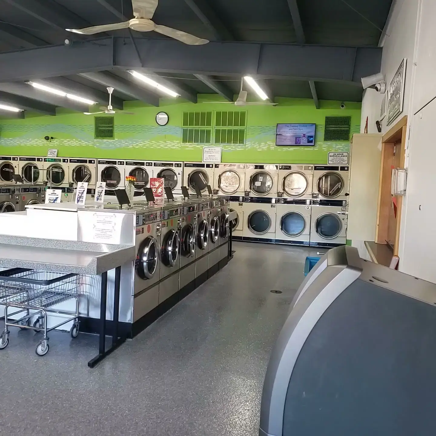 Brite Way Laundromat thumbnail 6