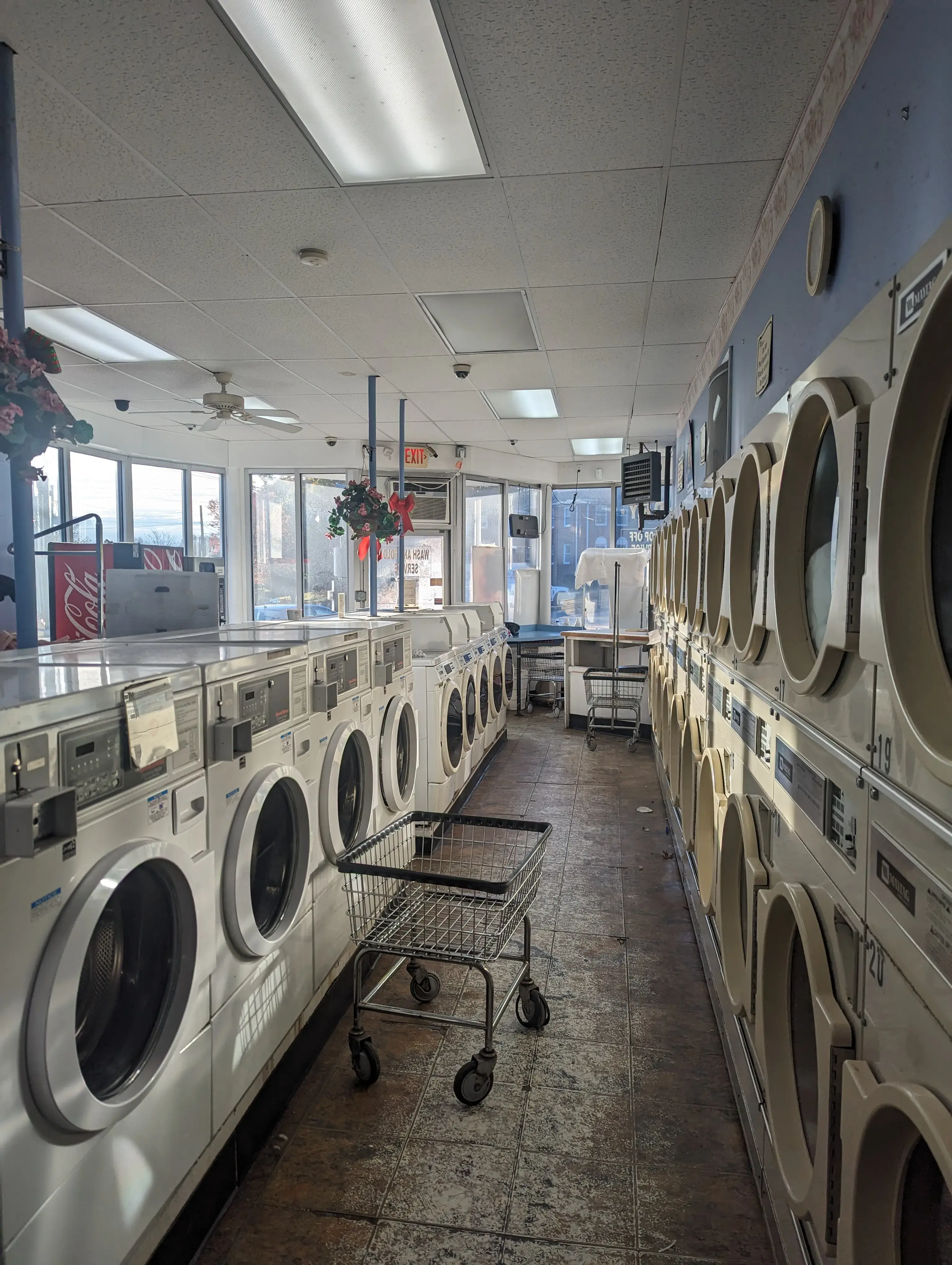 Brite White Laundromat thumbnail 2