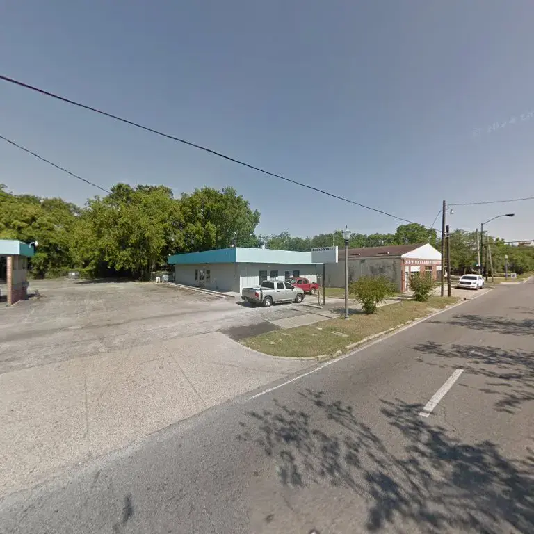 Broad Street Laundry & Car Wash - Image 9