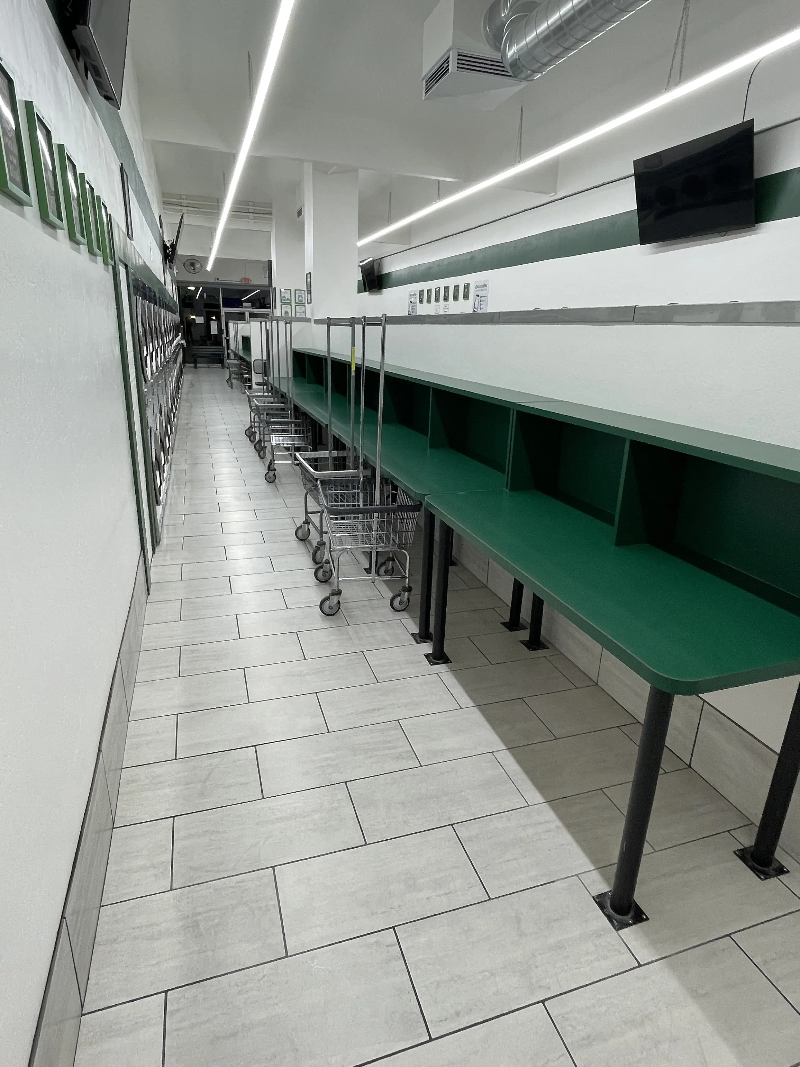 Broadway Laundromat thumbnail 14