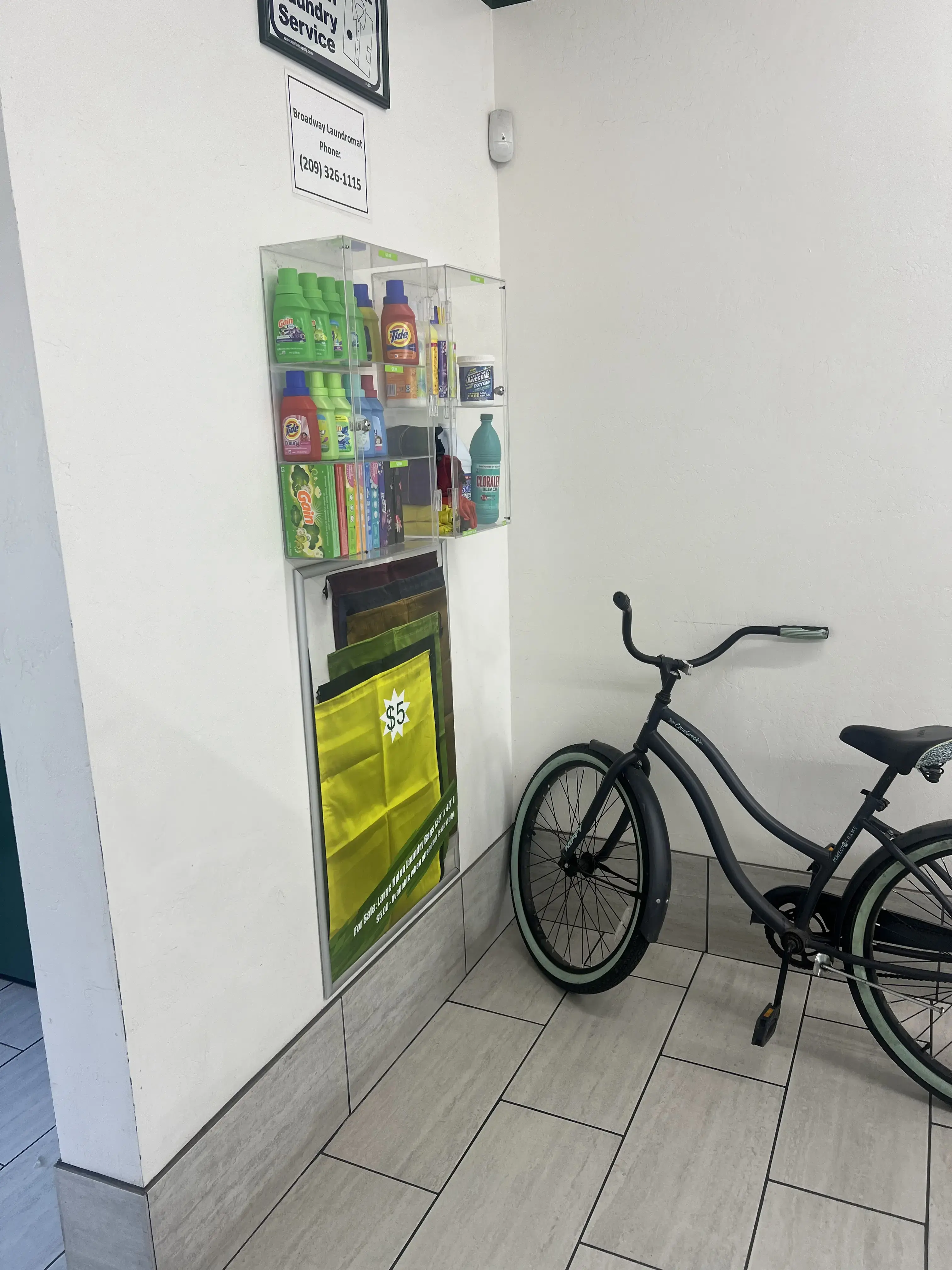 Broadway Laundromat - Image 10