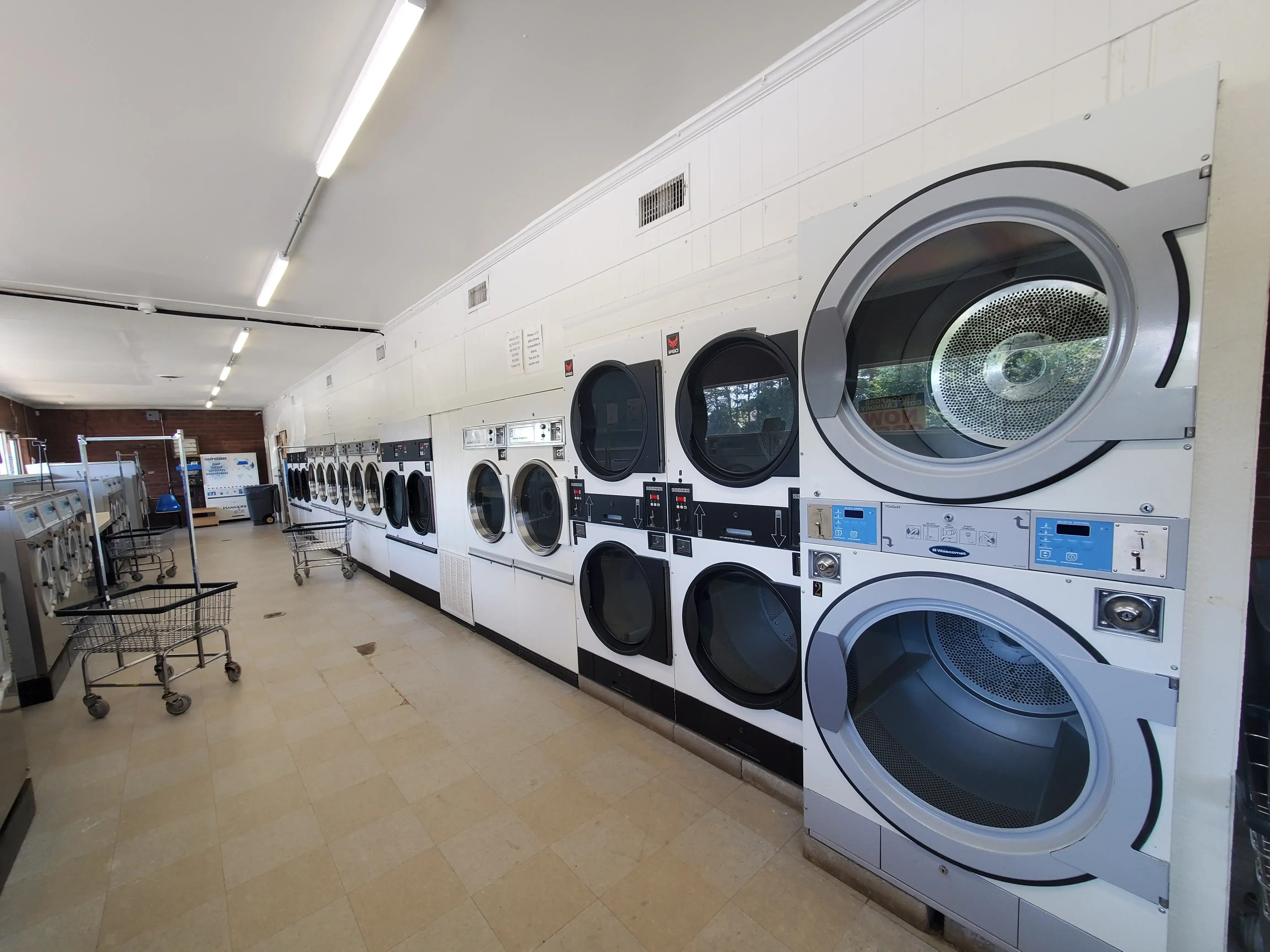 Brookford Coin Laundry thumbnail 13